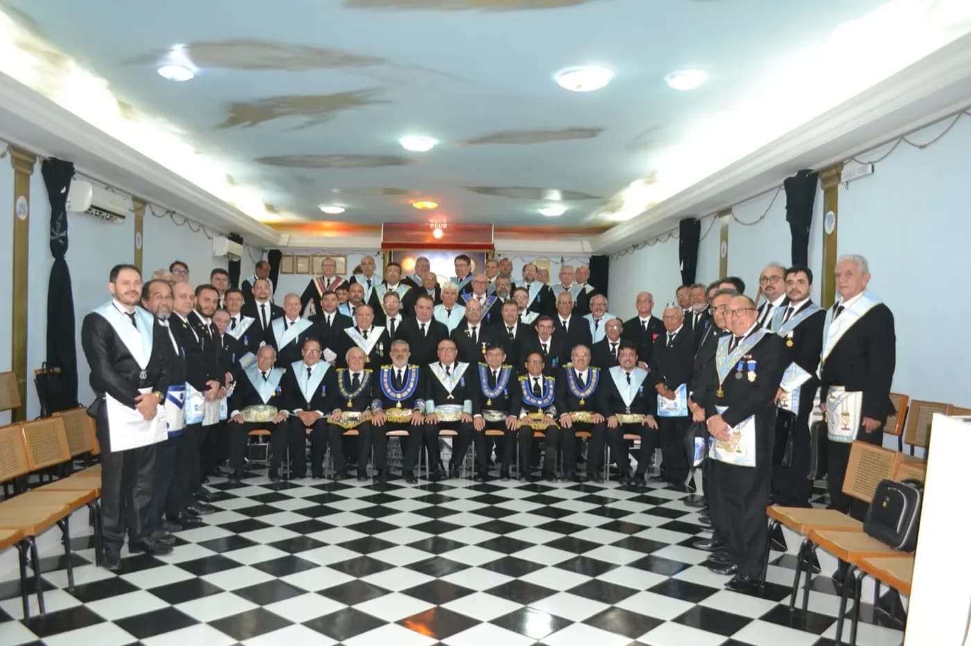 Registro fotográfico: SESSÃO MAGNA DE INSTALAÇÃO E POSSE DE VENERÁVEL MESTRE E DIRETORIA DA ARLS MANOEL REGINALDO DA ROCHA, Nº 2.439, ORIENTE DE PAU DOS FERROS/RN