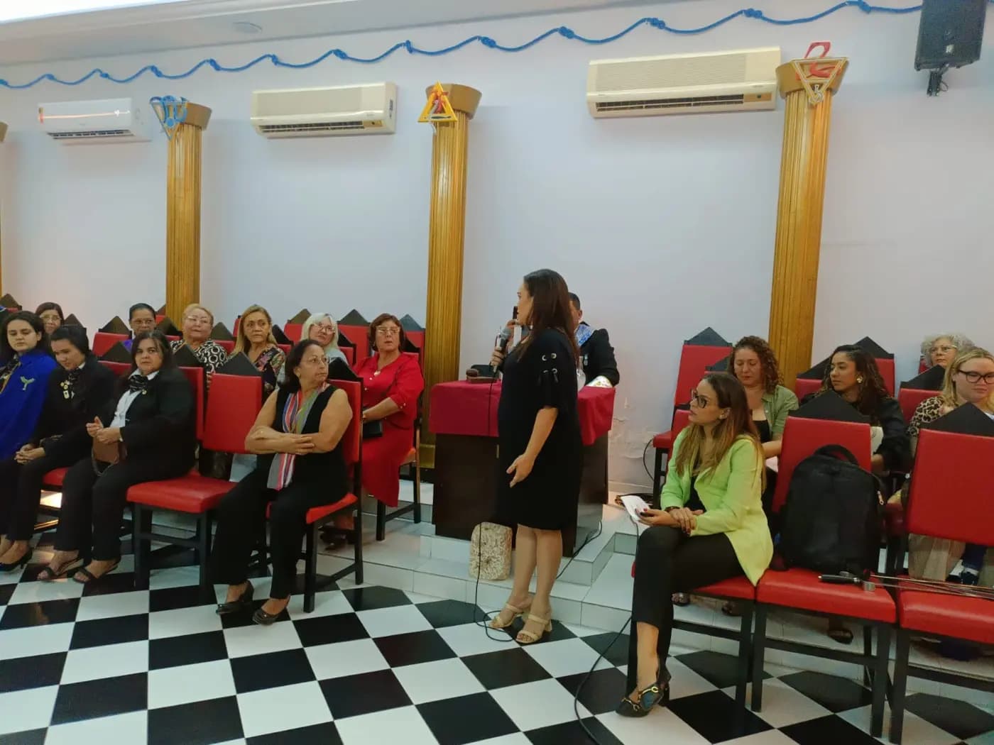 Registro fotográfico: SESSÃO MAGNA PÚBLICA ALUSIVA A 13º ANO DE FUNDAÇÃO DA ARLS UNIVERSITÁRIA MÁRIO VILAR DE MELO, Nº 4.085, ORIENTE DE NATAL/RN