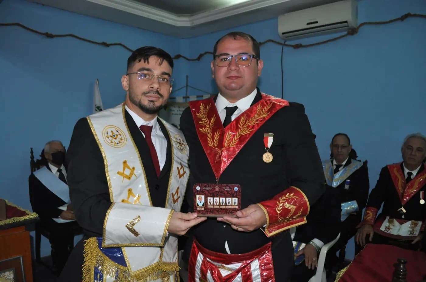 Registro fotográfico: SESSÃO MAGNA PÚBLICA ALUSIVA AO 10º ANO DE FUNDAÇÃO DA ARLS UNIVERSITÁRIA POETA RENATO CALDAS, Nº 4.307, ORIENTE DE ASSU/RN