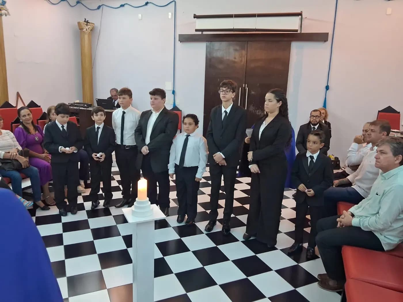 Registro fotográfico: PARTICIPAÇÃO DO GRÃO-MESTRE DO GOB/RN NA SESSÃO DE ADMISSÃO DE NOVOS MEMBROS DO NÚCLEO ALFA UNIÃO NATALENSE APJ GOB RN (AÇÃO PARAMAÇÔNICA JUVENIL) E ALUSIVA AO ANIVERSÁRIO DE 24 ANOS DE FUNDAÇÃO DO NÚCLEO
