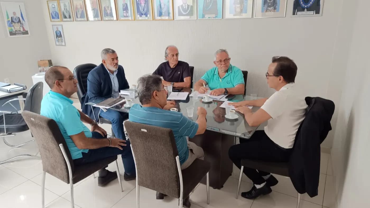 Registro fotográfico: GESTÃO PARTICIPATIVA – 1ª REUNIÃO PARA ORIENTAÇÕES PROCESSUAIS SOBRE A COBRANÇA DE IPTU DOS TEMPLOS MAÇÔNICOS DO GOB/RN.