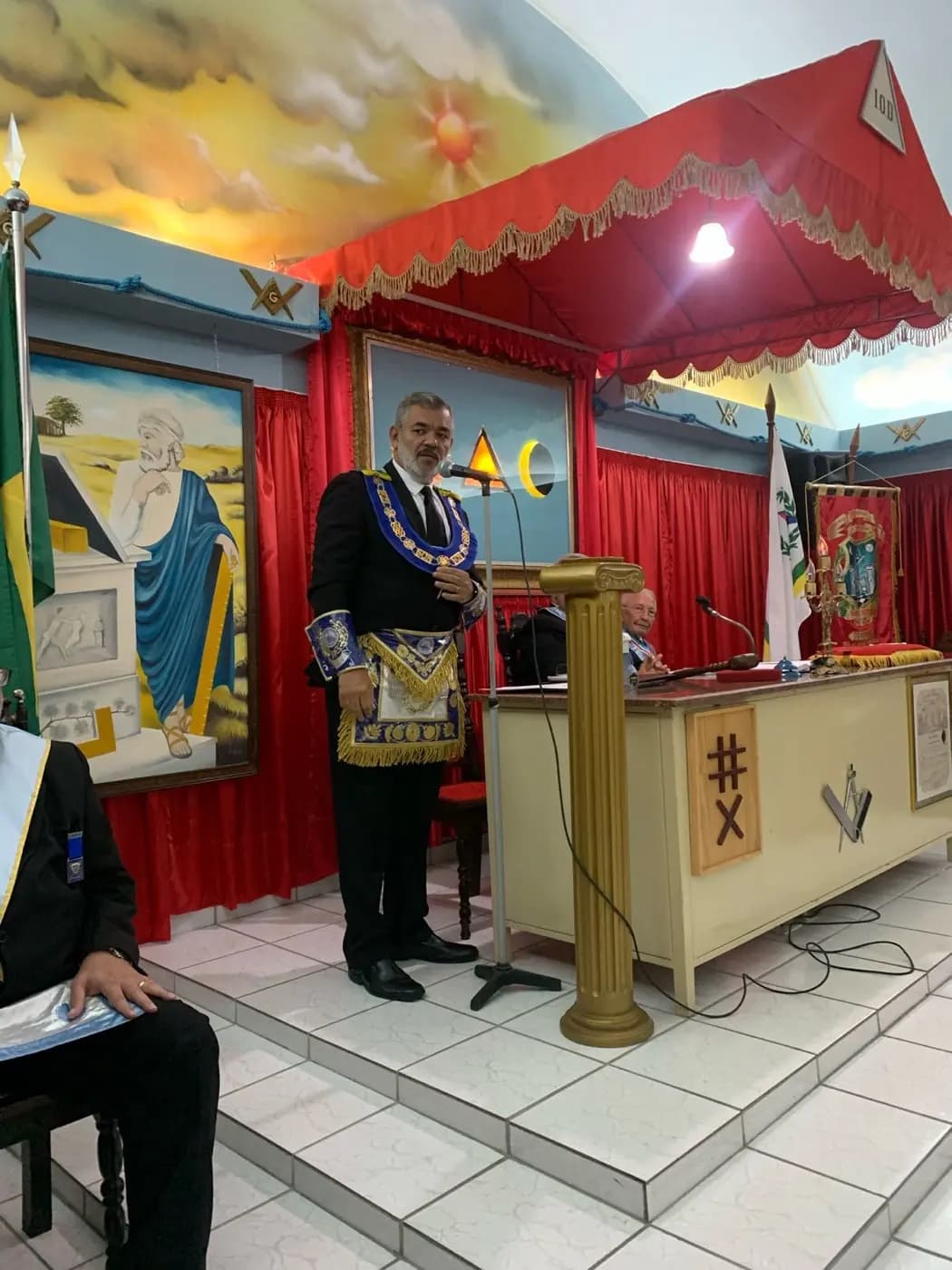 Registro fotográfico: PARTICIPAÇÃO DO GRÃO-MESTRE GOB/RN NA SESSÃO CONJUNTA DAS LOJAS DA 3ª REGIÃO, OCORRIDA NO TEMPLO DA ARLS TRABALHO E FRATERNIDADE Nº 1.518, ORIENTE DE CAICÓ/RN.
