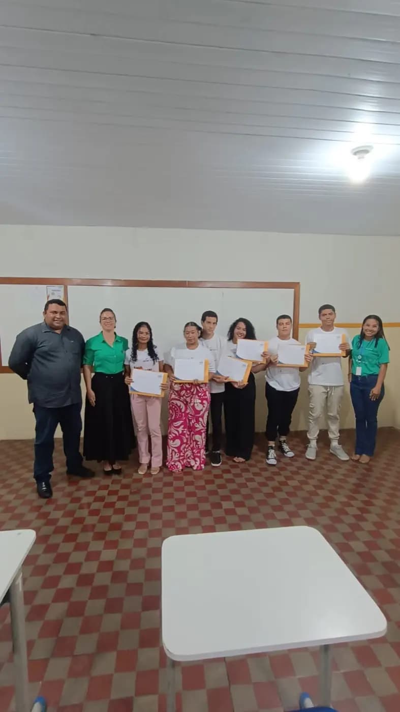 Registro fotográfico: PARTICIPAÇÃO DO GRÃO-MESTRE DO GOB/RN EM SOLENIDADE DE ENCERRAMENTO DE CURSO PROMOVIDO PELO SENAC, NA ESCOLA ESTADUAL VIGÁRIO BARTOLOMEU.