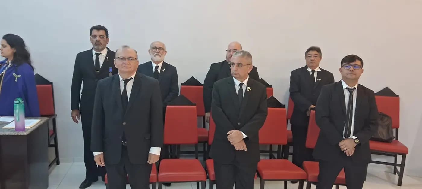 Registro fotográfico: SESSÃO DE HORA CÍVICA DO NÚCLEO ALFA UNIÃO NATALENSE N°42, DA AÇÃO PARAMAÇÔNICA JUVENIL DO GRANDE ORIENTE DO BRASIL.