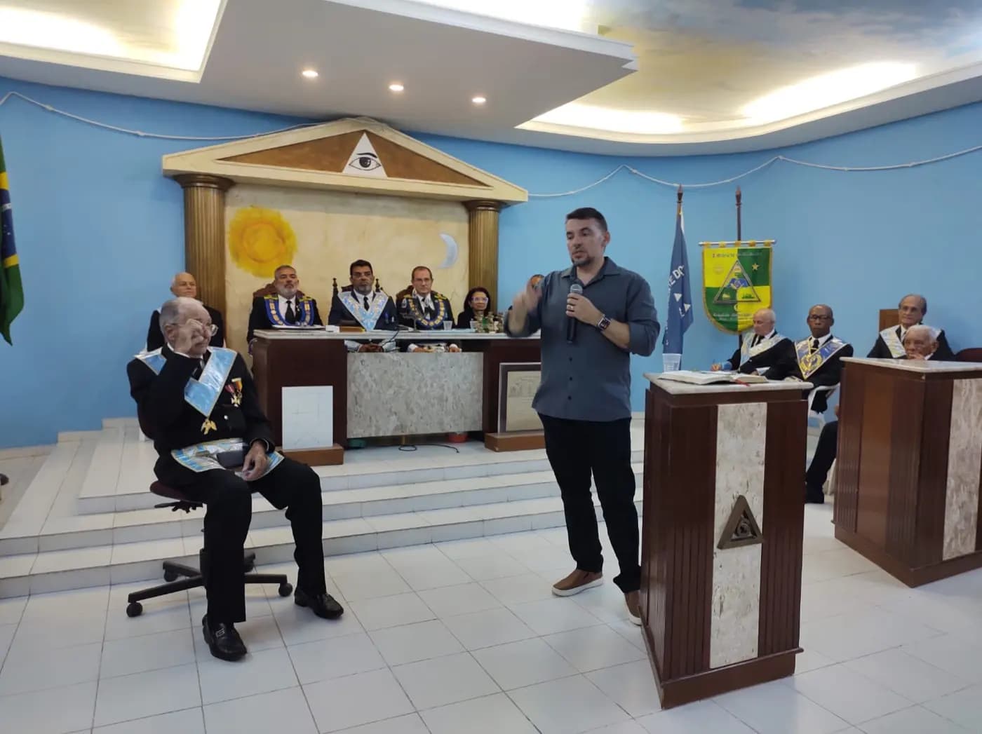 Registro fotográfico: PARTICIPAÇÃO DO GRÃO-MESTRE DO GOB/RN NA SESSÃO MAGNA ALUSIVA AO 13º ANO DE FUNDAÇÃO DA ARLS MONTEIRO LOBATO Nº 4.162, ORIENTE DE PARNAMIRIM/RN.