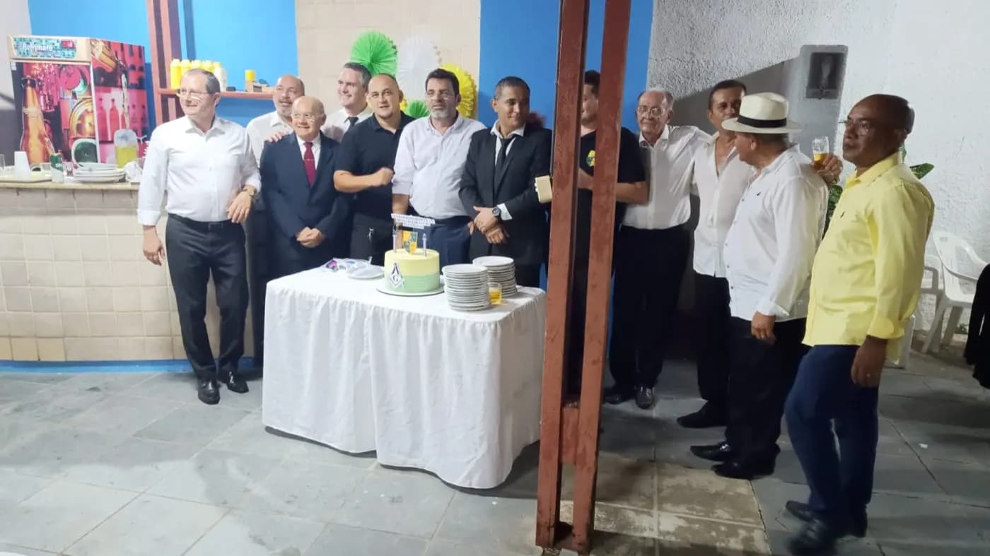 Registro fotográfico: PARTICIPAÇÃO DO GRÃO-MESTRE DO GOB/RN NA SESSÃO MAGNA ALUSIVA AO 13º ANO DE FUNDAÇÃO DA ARLS MONTEIRO LOBATO Nº 4.162, ORIENTE DE PARNAMIRIM/RN.
