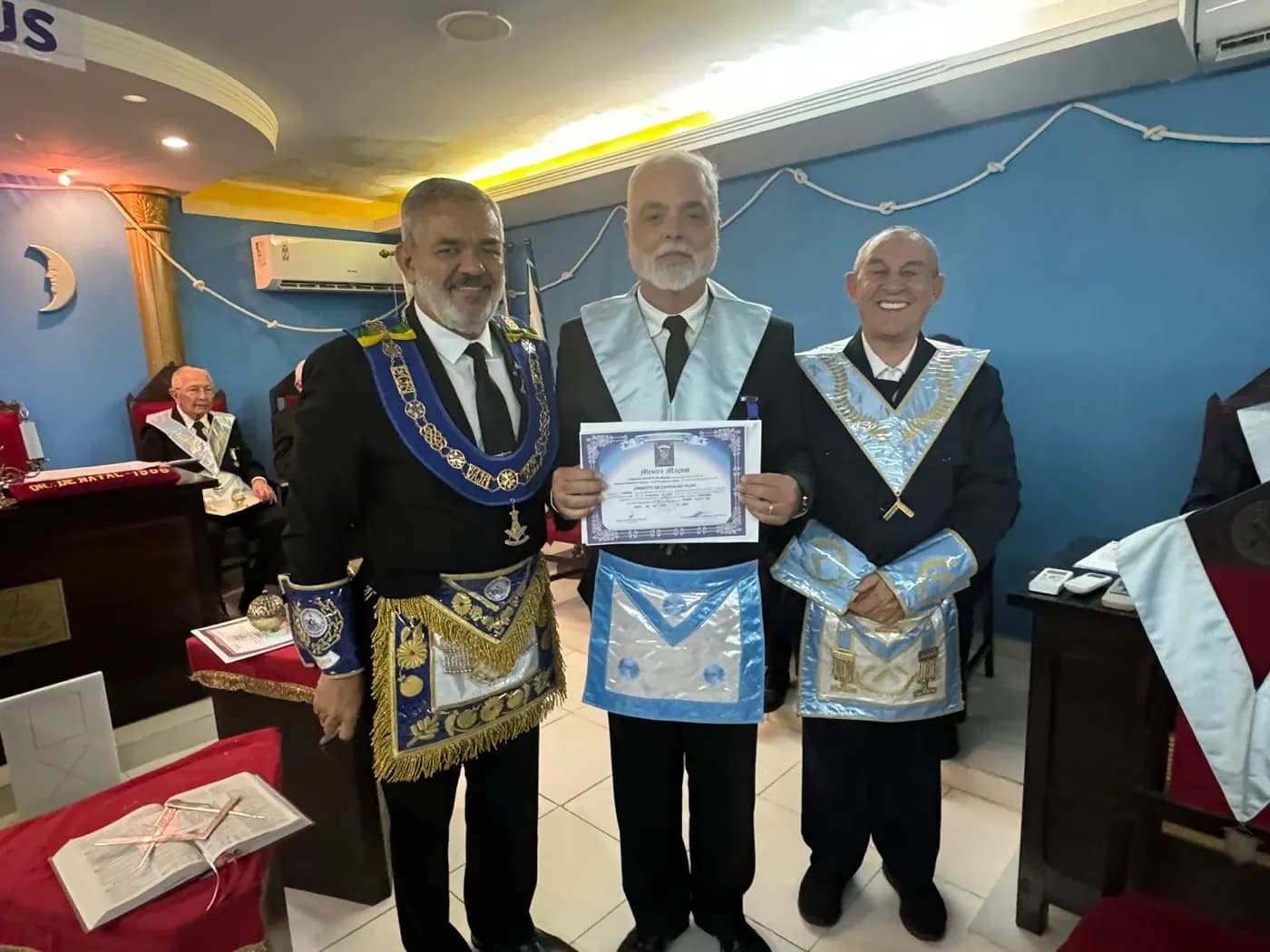 Registro fotográfico: PARTICIPAÇÃO DO GRÃO-MESTRE DO GOB/RN E COMITIVA NA SESSÃO ORDINÁRIA, NO GRAU DE APRENDIZ MAÇOM, DA ARLS EVOLUÇÃO SEGUNDA N° 852, ORIENTE DE NATAL/RN.