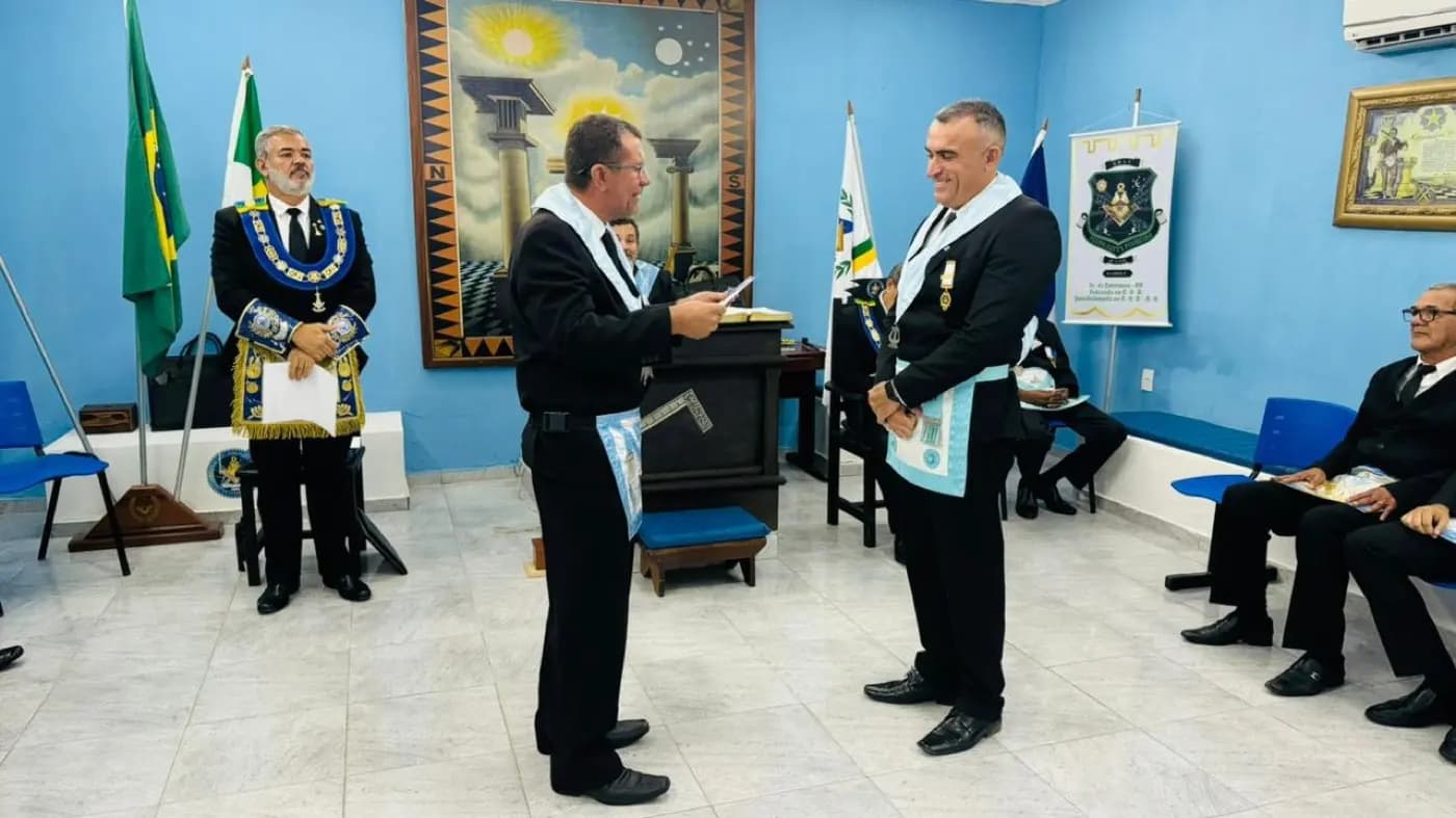 Registro fotográfico: PARTICIPAÇÃO DO GRÃO-MESTRE DO GOB/RN NA SESSÃO MAGNA DE INICIAÇÃO REALIZADA PELA ARLS PEDRO ALVES PINHEIRO N° 3.918, ORIENTE DE EXTREMOZ/RN.