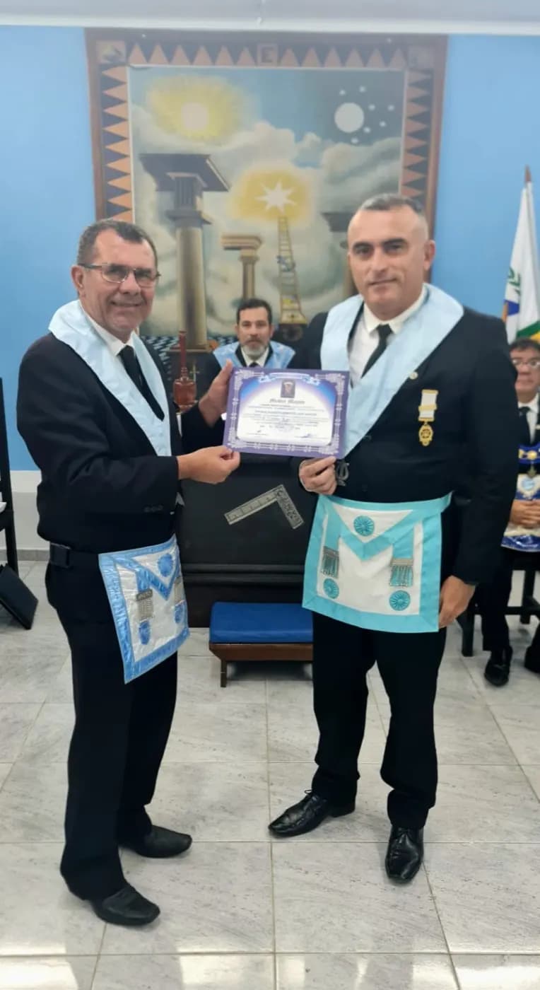 Registro fotográfico: PARTICIPAÇÃO DO GRÃO-MESTRE DO GOB/RN NA SESSÃO MAGNA DE INICIAÇÃO REALIZADA PELA ARLS PEDRO ALVES PINHEIRO N° 3.918, ORIENTE DE EXTREMOZ/RN.