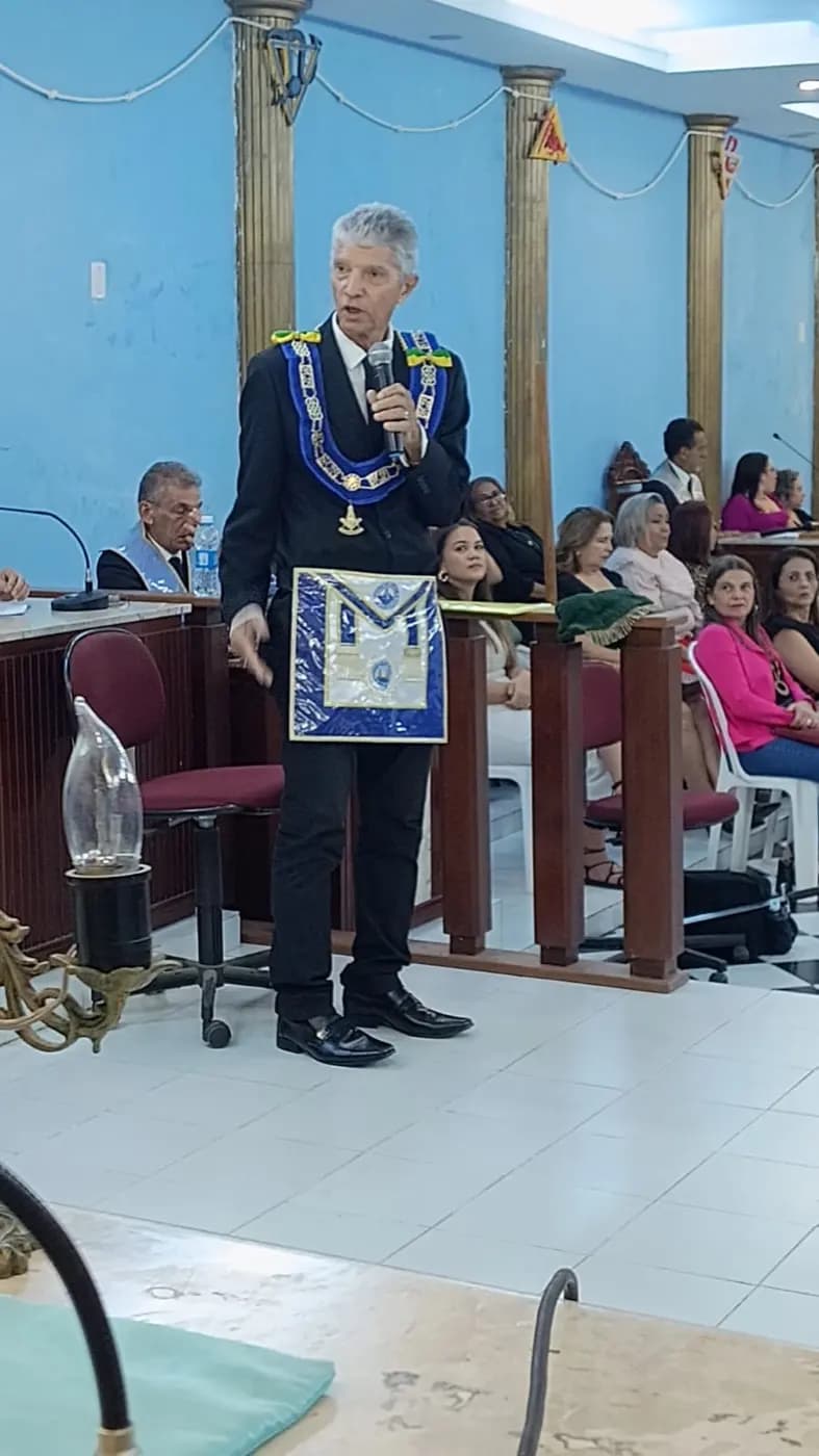 Registro fotográfico: PARTICIPAÇÃO DO GRÃO-MESTRE DO GOB/RN NA SESSÃO MAGNA PÚBLICA CONJUNTA EM COMEMORAÇÃO AO DIA DAS MÃES, REALIZADA PELAS LOJAS MAÇÔNICAS UNIÃO NATALENSE Nº 2.414, AURORA DO ORIENTE Nº 3.269, ARY REIS DUARTE Nº 4.251, UNIVERSITÁRIA ESTRELA NATALENSE Nº 4.122 E MONTEIRO LOBATO Nº 4.162, TODAS DO ORIENTE DE PARNAMIRIM/RN.