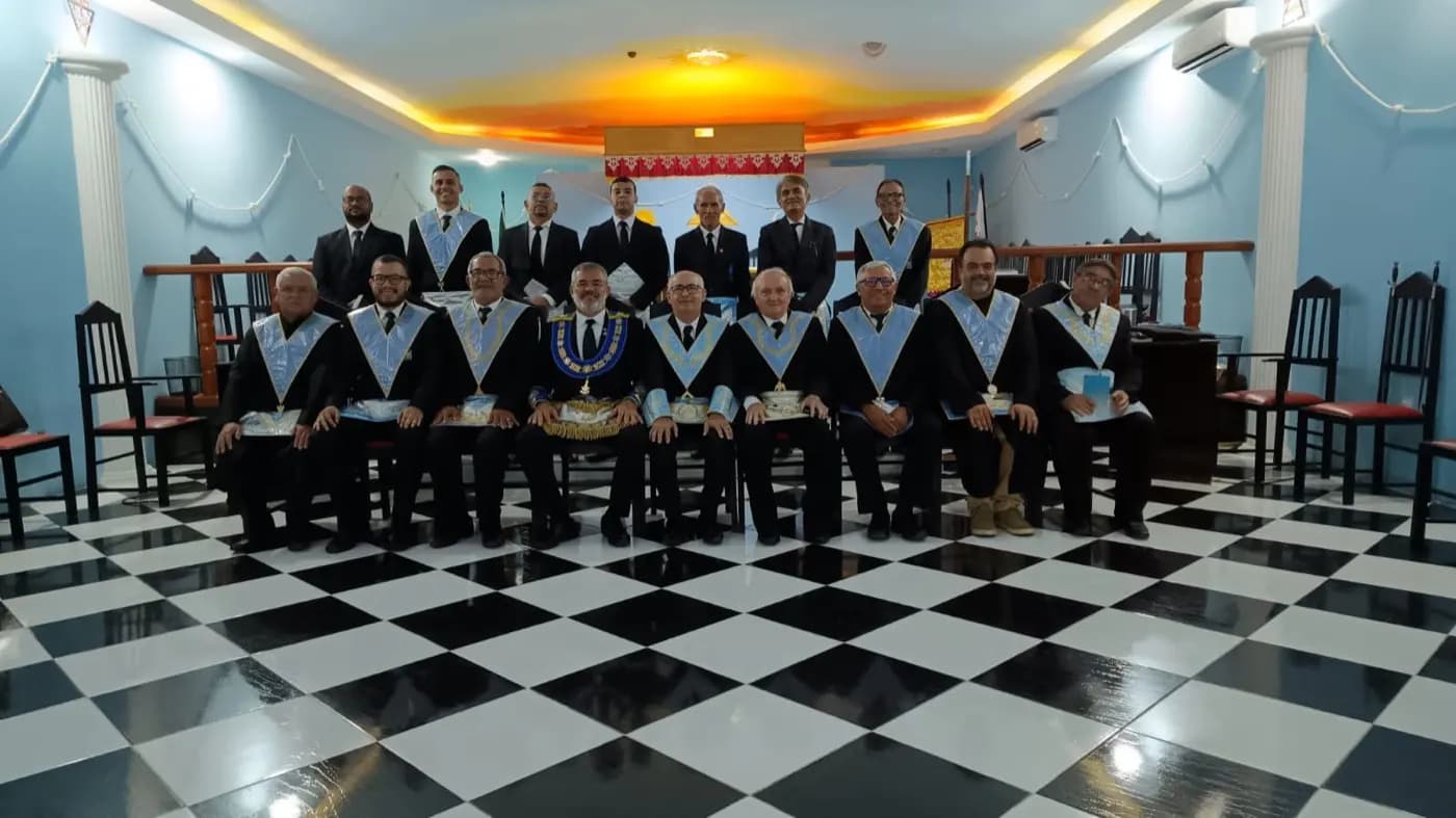 Registro fotográfico: PARTICIPAÇÃO DO GRÃO-MESTRE DO GOB/RN NA SESSÃO ORDINÁRIA DE INSTRUÇÃO, NO GRAU DE APRENDIZ MAÇOM, REALIZADA PELA ARLS GENTIL MARINHO N° 2.070, ORIENTE DE PARNAMIRIM/RN.