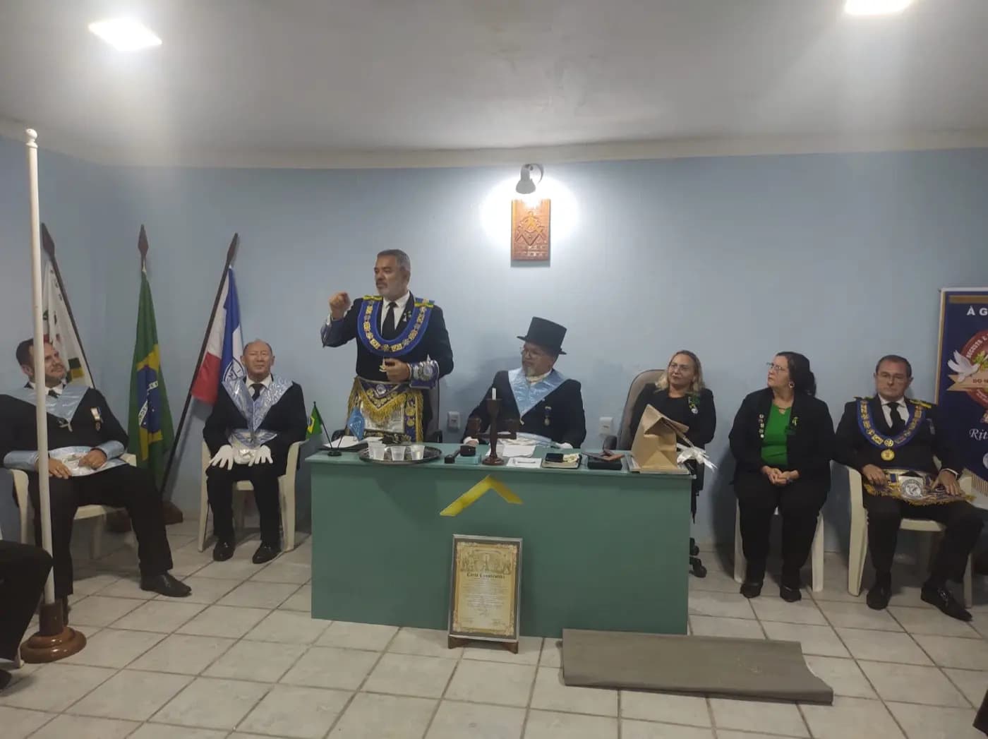 Registro fotográfico: PARTICIPAÇÃO DO GRÃO-MESTRE DO GOB/RN NA SESSÃO MAGNA PÚBLICA ALUSIVA AO DIA DAS MÃES, REALIZADA PELA ARLS LUIZ GONZAGA DO NASCIMENTO N° 4.567, ORIENTE DE SANTA MARIA/RN.