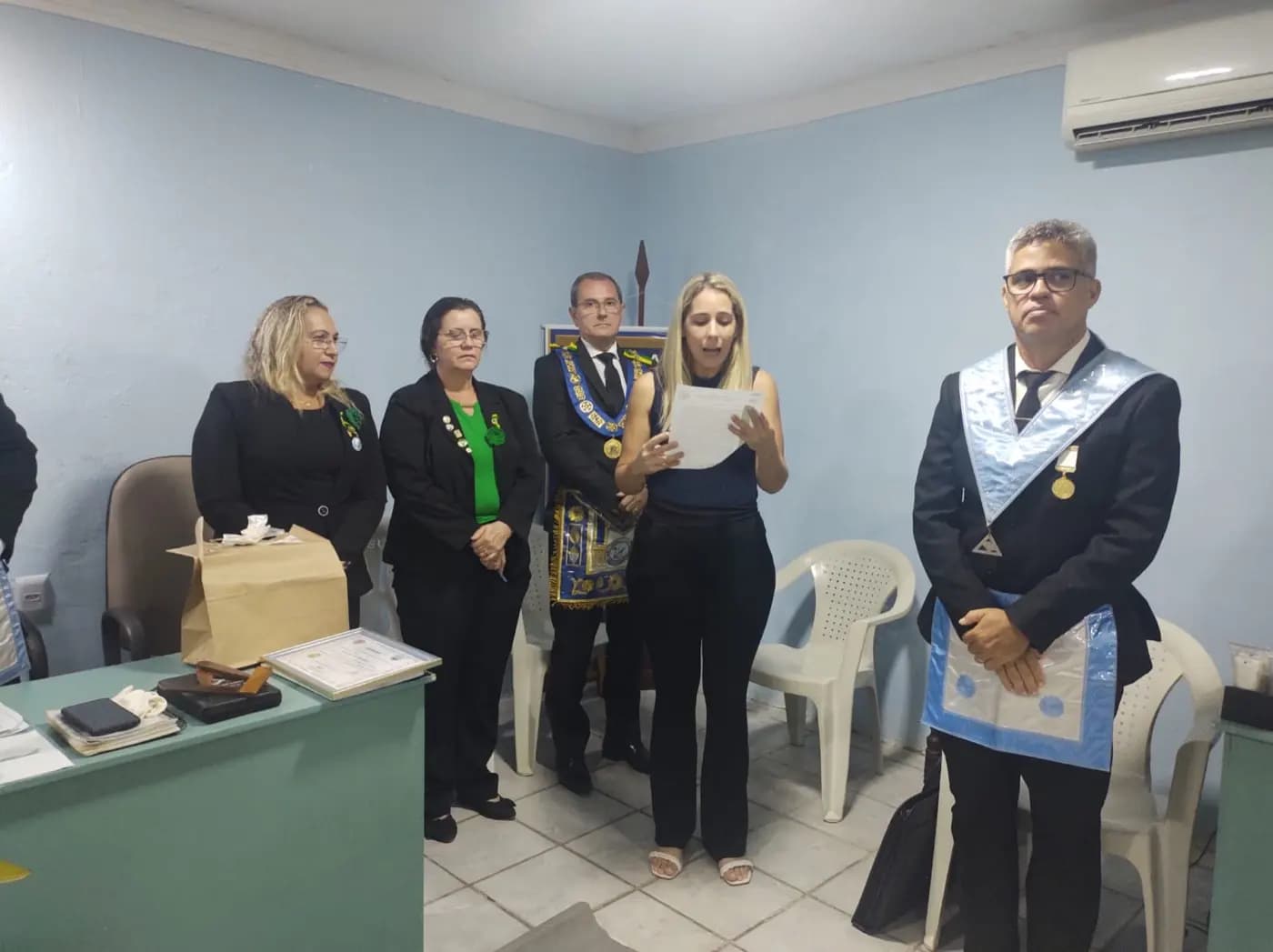 Registro fotográfico: PARTICIPAÇÃO DO GRÃO-MESTRE DO GOB/RN NA SESSÃO MAGNA PÚBLICA ALUSIVA AO DIA DAS MÃES, REALIZADA PELA ARLS LUIZ GONZAGA DO NASCIMENTO N° 4.567, ORIENTE DE SANTA MARIA/RN.