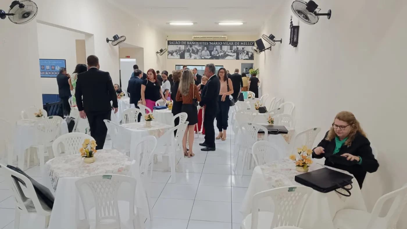 Registro fotográfico: PARTICIPAÇÃO DO GRÃO-MESTRE DO GOB/RN NA SESSÃO MAGNA PÚBLICA ALUSIVA AO DIA DAS MÃES, REALIZADA PELA ARLS 21 DE MARÇO N° 152, ORIENTE DE NATAL/RN.