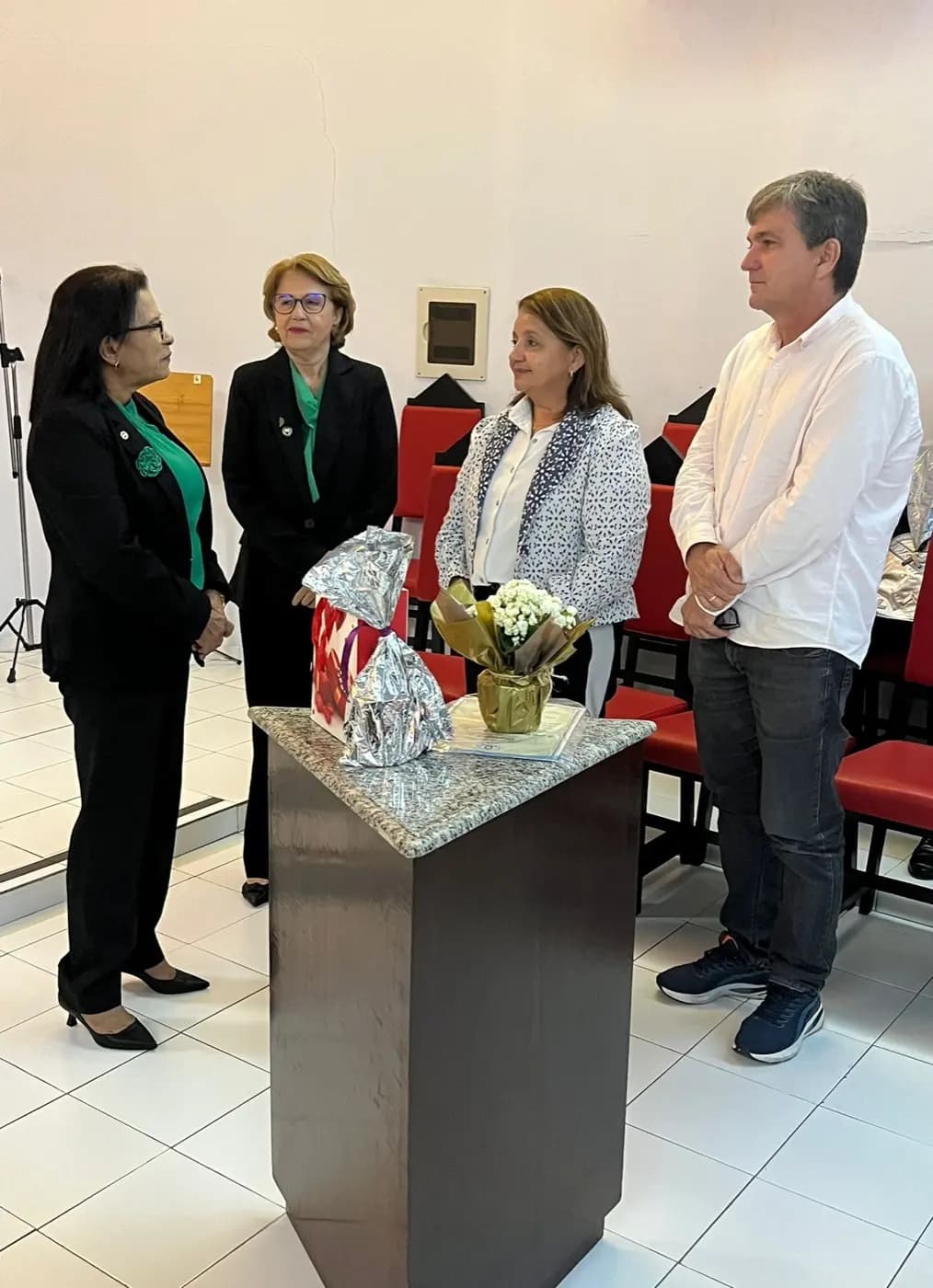 Registro fotográfico: PARTICIPAÇÃO DO GRÃO-MESTRE DO GOB/RN NA SESSÃO MAGNA PÚBLICA ALUSIVA AO DIA DAS MÃES, REALIZADA PELA ARLS 21 DE MARÇO N° 152, ORIENTE DE NATAL/RN.