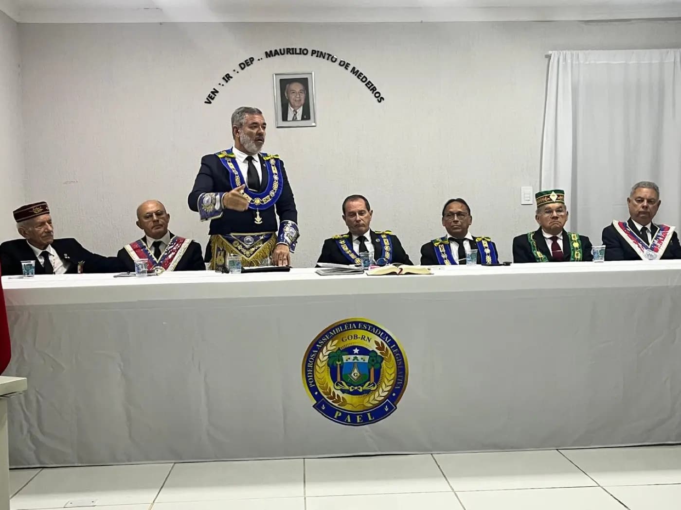 Registro fotográfico: PARTICIPAÇÃO DO GRÃO-MESTRE E DO GRÃO-MESTRE ADJUNTO DO GOB/RN NA SEGUNDA REUNIÃO ORDINÁRIA DE 2024, DA PODERORA ASSEMBLEIA ESTADUAL LEGISLATIVA DO ESTADO DO RIO GRANDE DO NORTE (PAEL/RN).