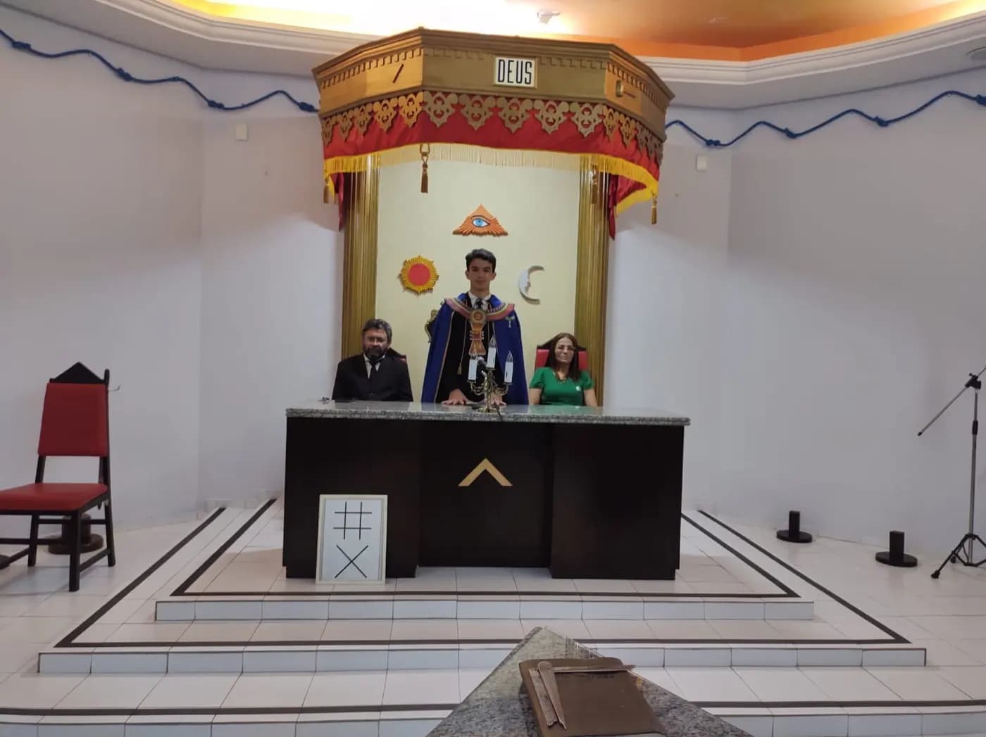 Registro fotográfico: SESSÃO DE HORA CÍVICA DE APRESENTAÇÃO DA AÇÃO PARAMAÇÔNICA JUVENIL DO GRANDE ORIENTE DO BRASIL, REALIZADA PELO NÚCLEO ALFA UNIÃO NATALENSE N°42.