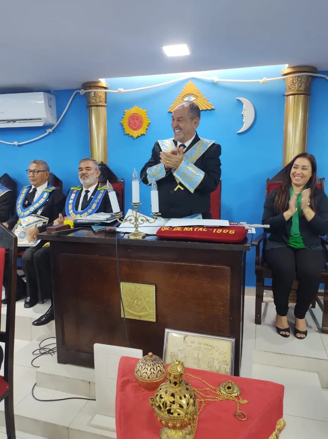 Registro fotográfico: SESSÃO MAGNA PÚBLICA ALUSIVA AO 118º ANO DE FUNDAÇÃO DA ARLS EVOLUÇÃO SEGUNDA Nº 852, ORIENTE DE NATAL/RN.