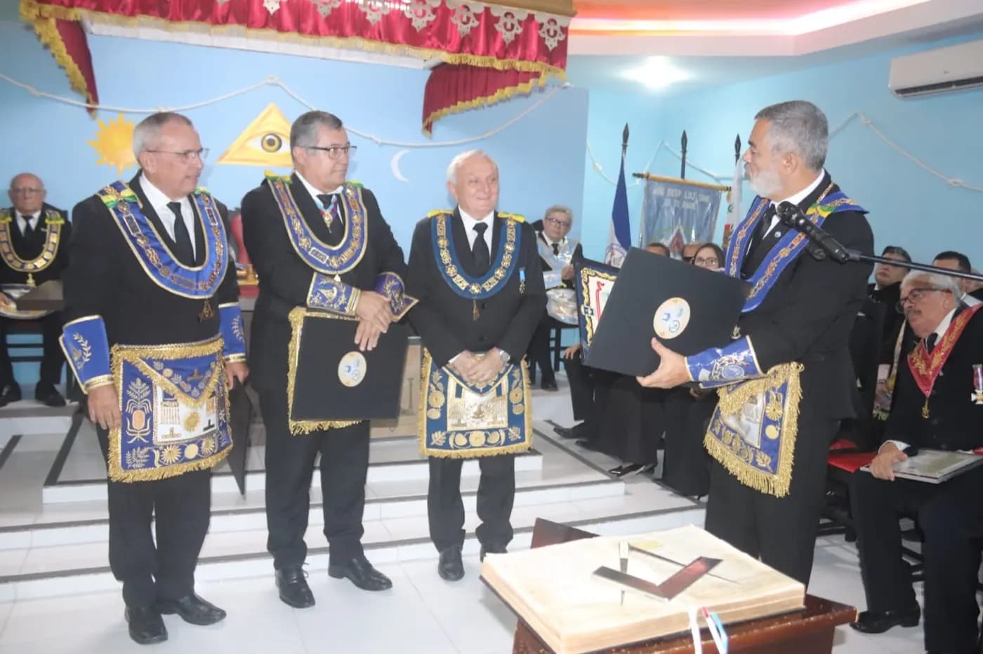 Registro fotográfico: SESSÃO MAGNA PÚBLICA EM CONJUNTO DAS TRÊS POTÊNCIAS MAÇÔNICAS REGULARES DO RIO GRANDE DO NORTE (GOB/RN, GLERN E GORN), ALUSIVA AO DIA DO MAÇOM/2024.