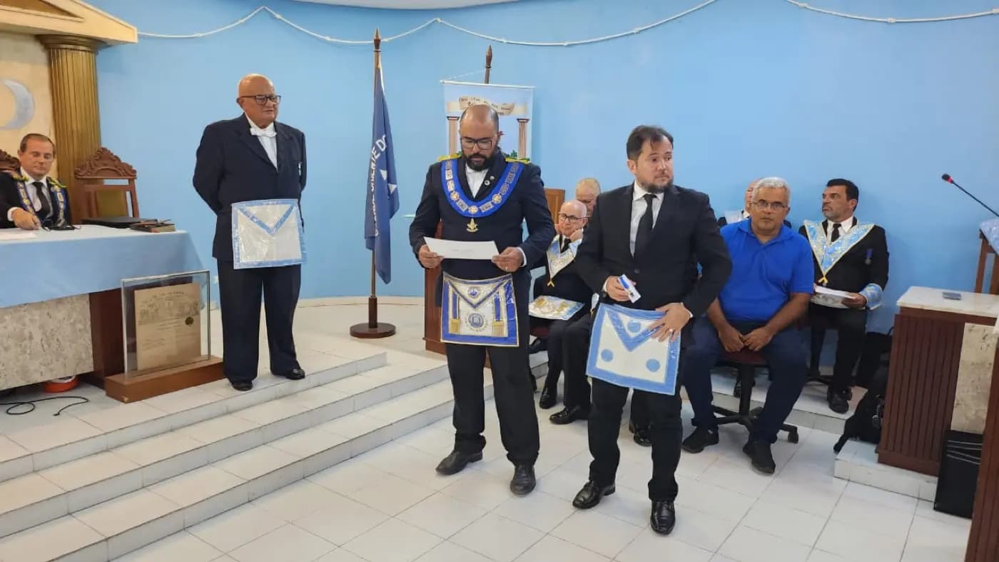 Registro fotográfico: SESSÃO MAGNA PÚBLICA COMEMORATIVA AO DIA DOS PAIS, REALIZADA PELAS LOJAS MAÇÔNICAS DO COMPLEXO UNIÃO NATALENSE, ORIENTE DE PARNAMIRIM/RN.