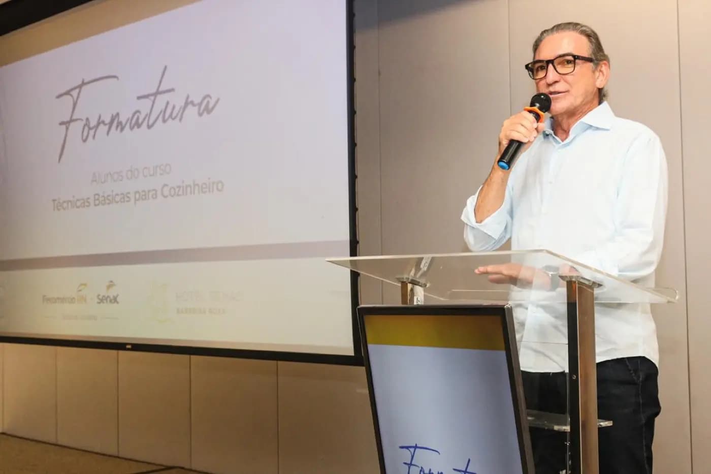 Registro fotográfico: GESTÃO PARTICIPATIVA – CURSO DE TÉCNICAS BÁSICAS EM COZINHA – PARCERIA ENTRE O SENAC E O GOB/RN.