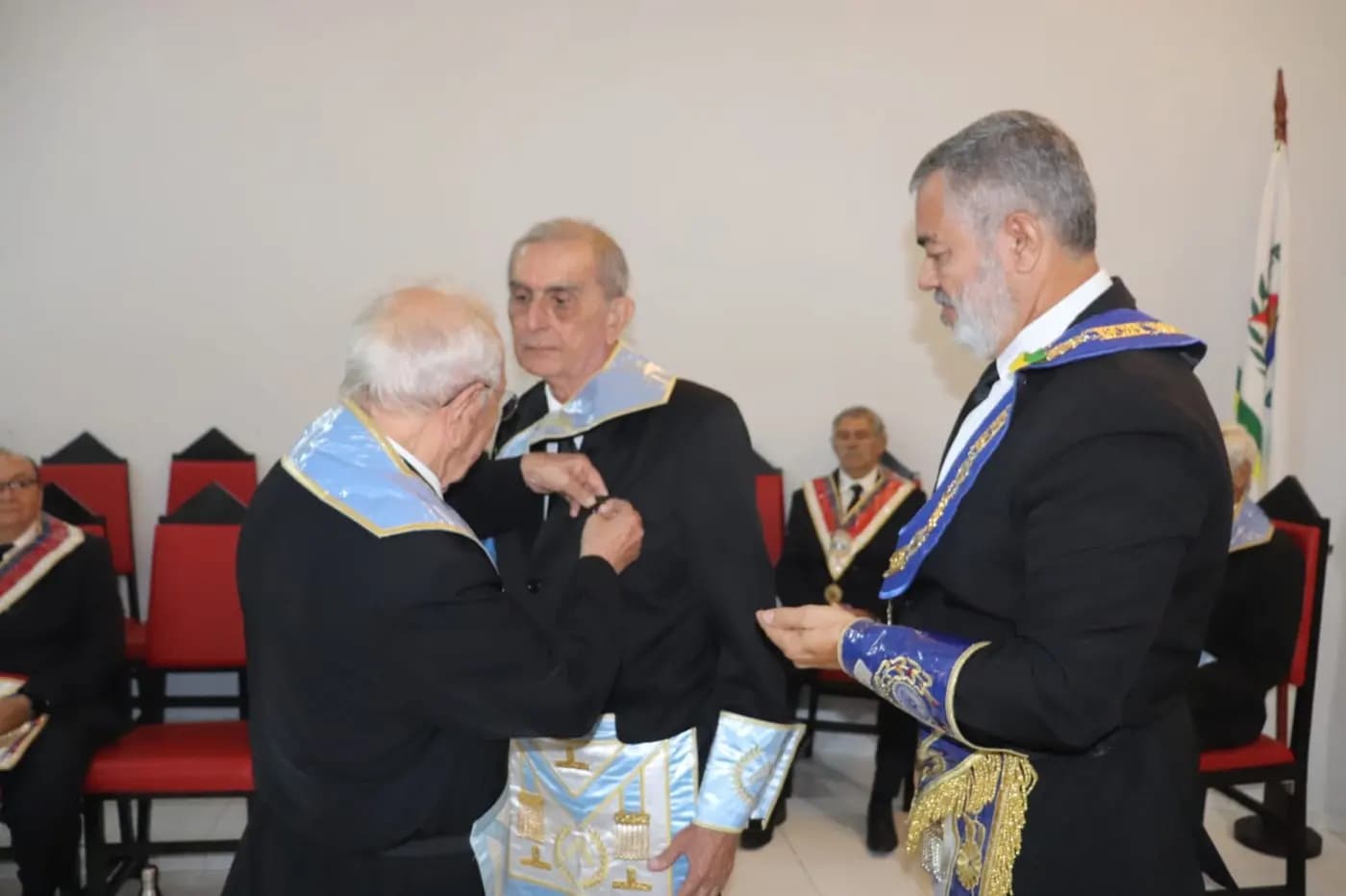 Registro fotográfico: PARTICIPAÇÃO DO GRÃO-MESTRE DO GOB/RN NA SESSÃO MAGNA PÚBLICA ALUSIVA AO 52º ANO DE FUNDAÇÃO DA LOJA MAÇÔNICA DR. PEDRO GERMANO COSTA N° 2.349, ORIENTE DE NATAL/RN.