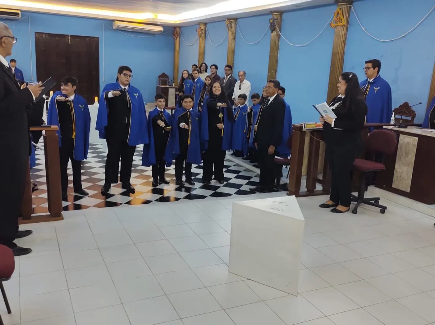 Registro fotográfico: SESSÃO DE POSSE DA NOVA DIRETORIA DO NÚCLEO ALFA UNIÃO NATALENSE N°42, DA AÇÃO PARAMAÇÔNICA JUVENIL DO GRANDE ORIENTE DO BRASIL.