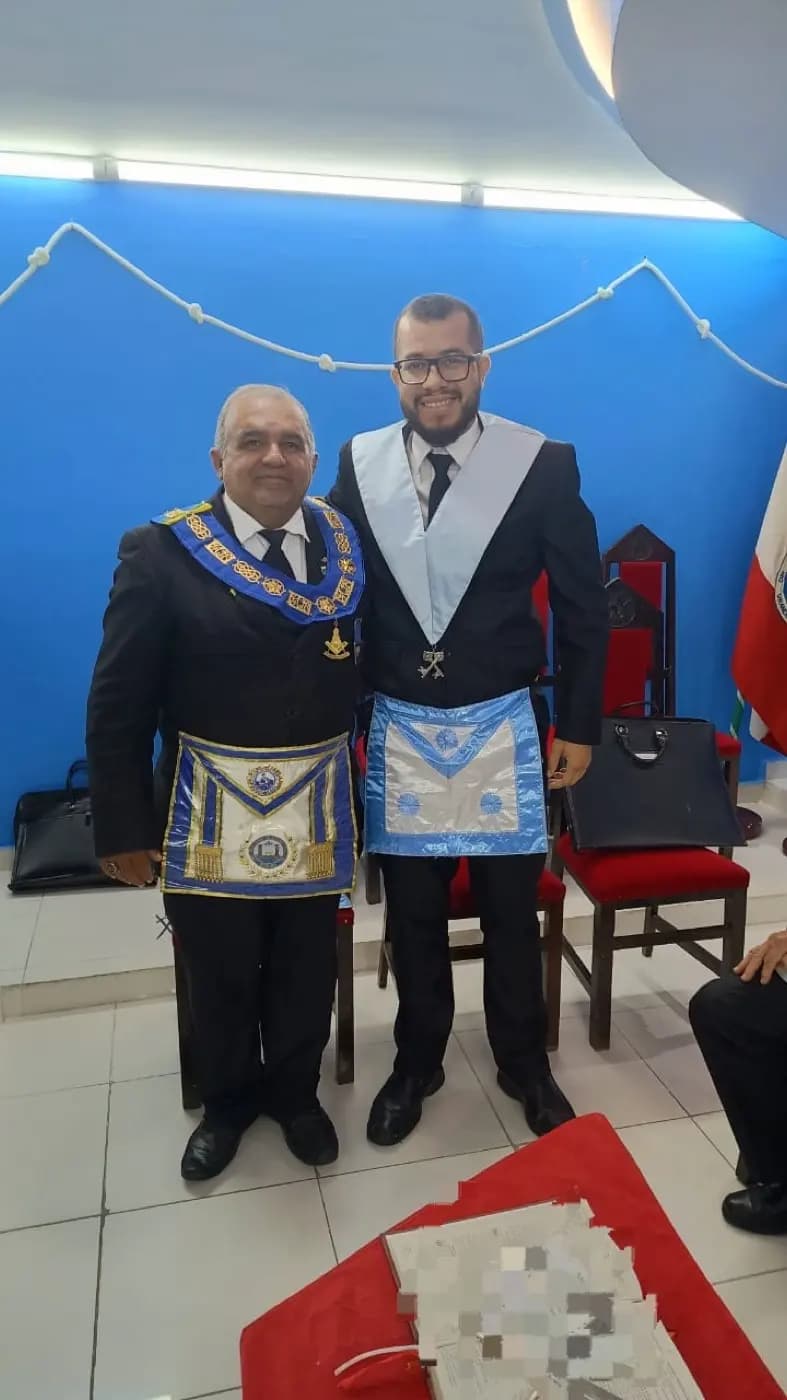 Registro fotográfico: PARTICIPAÇÃO DO GRÃO-MESTRE DO GOB-RN NA SESSÃO ORDINÁRIA DO GRAU DE APRENDIZ MAÇOM, REALIZADA PELA LOJA MAÇÔNICA EVOLUÇÃO SEGUNDA N° 852, ORIENTE DE NATAL/RN.