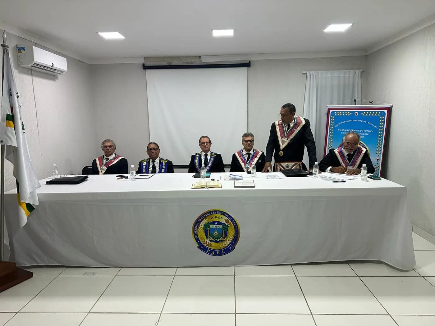 Registro fotográfico: PARTICIPAÇÃO DO GRÃO-MESTRE ADJUNTO DO GOB-RN NA REUNIÃO ORDINÁRIA DE ABRIL/2025, REALIZADA PELA PODERORA ASSEMBLEIA ESTADUAL LEGISLATIVA DO ESTADO DO RIO GRANDE DO NORTE (PAEL-RN).
