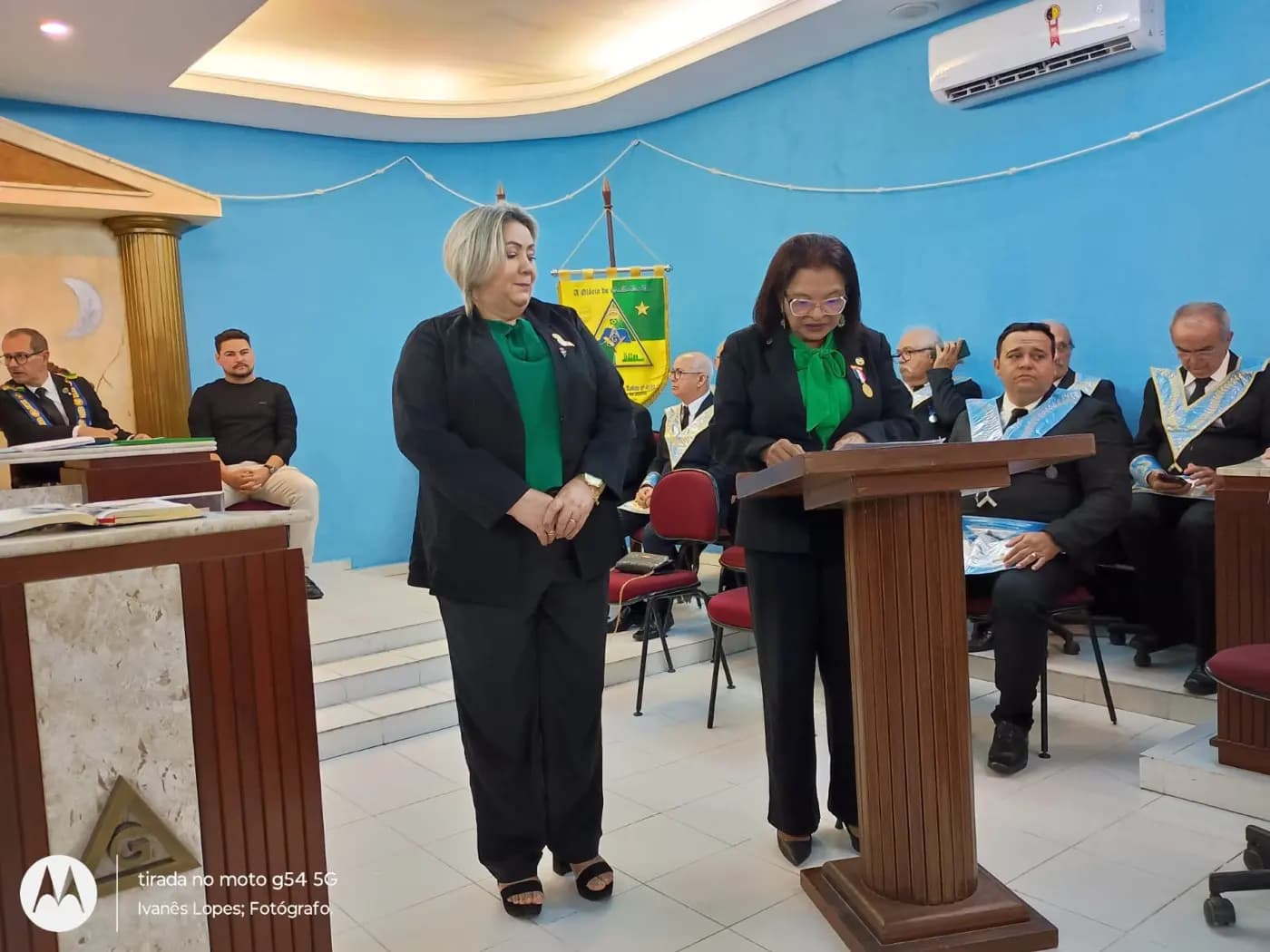 Registro fotográfico: SESSÃO MAGNA PÚBLICA DE ANIVERSÁRIO DE 14 (QUATORZE) ANOS DE FUNDAÇÃO DA LOJA MAÇÔNICA MONTEIRO LOBATO Nº 4162, ORIENTE DE PARNAMIRIM-RN, DE ENTREGA DA CARTA DE REGISTRO E RECONHECIMENTO DA FRAFEM ONIX LUZ DO AMANHECER E EM COMEMORAÇÃO AO DIA DAS MÃES.