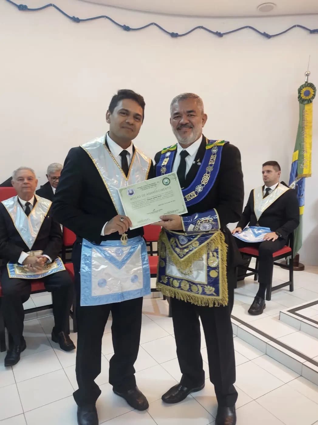 Registro fotográfico: PARTICIPAÇÃO DO GRÃO-MESTRE DO GOB-RN NA SESSÃO MAGNA PÚBLICA ALUSIVA AO DIA DAS MÃES REALIZADA PELA LOJA MAÇÔNICA 21 DE MARÇO N° 152, ORIENTE DE NATAL/RN.