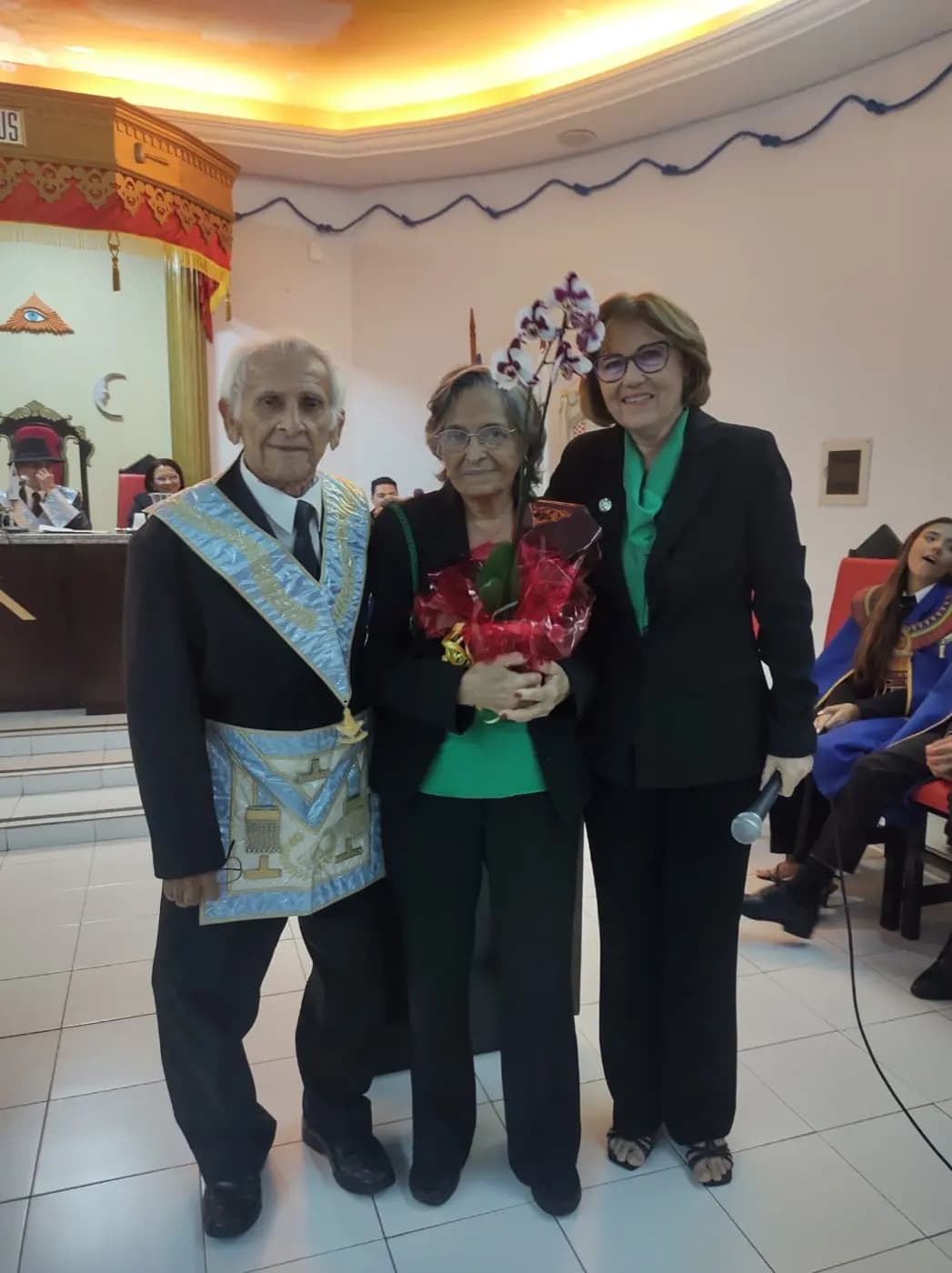 Registro fotográfico: PARTICIPAÇÃO DO GRÃO-MESTRE DO GOB-RN NA SESSÃO MAGNA PÚBLICA ALUSIVA AO DIA DAS MÃES REALIZADA PELA LOJA MAÇÔNICA 21 DE MARÇO N° 152, ORIENTE DE NATAL/RN.