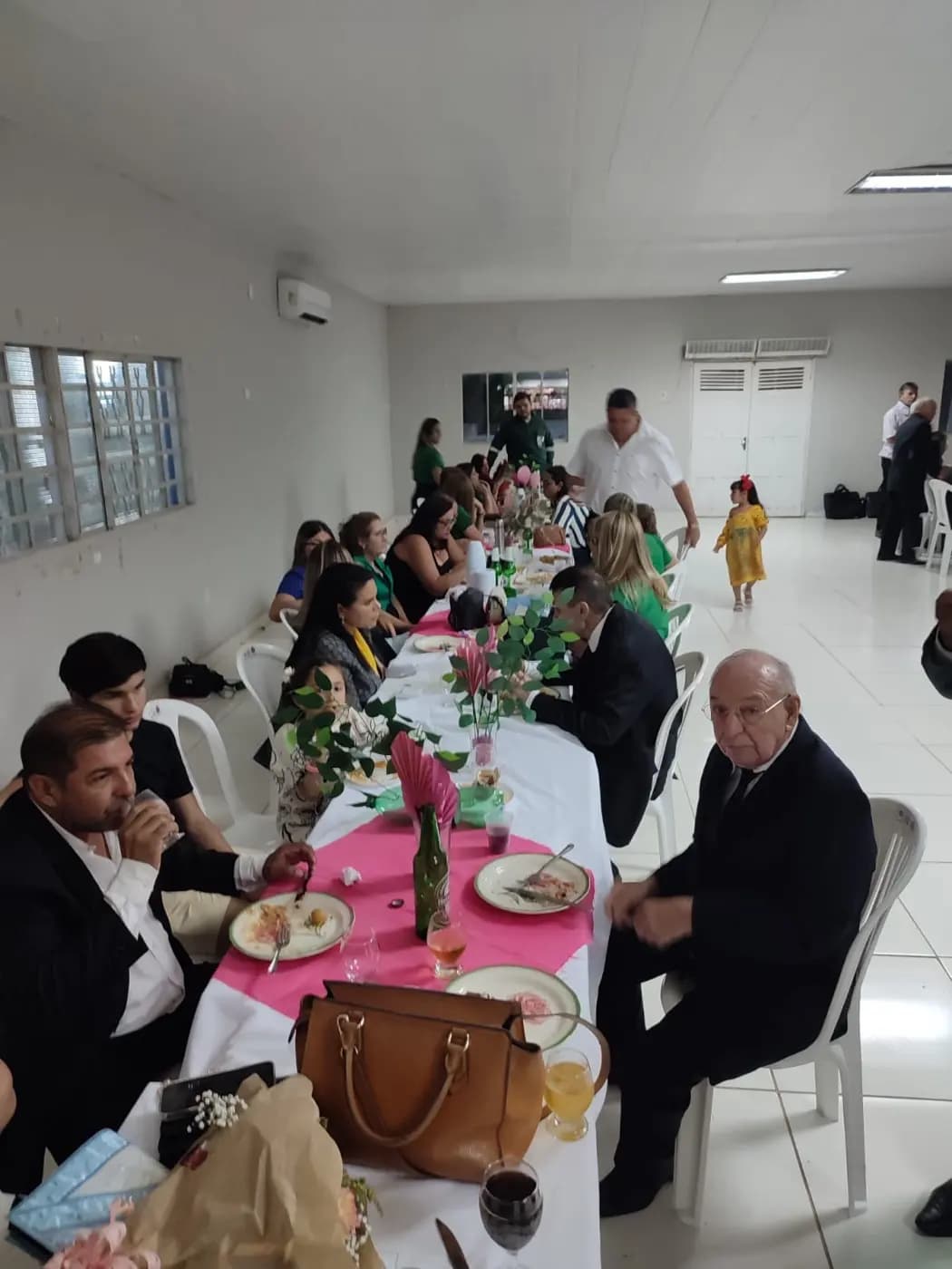 Registro fotográfico: SESSÃO CONJUNTA REALIZADA PELAS LOJAS MAÇÔNICAS SEBASTIAO VASCONCELOS DOS SANTOS 3.759 E JERÔNIMO ROSADO N° 1994, ORIENTE DE MOSSORÓ/RN.