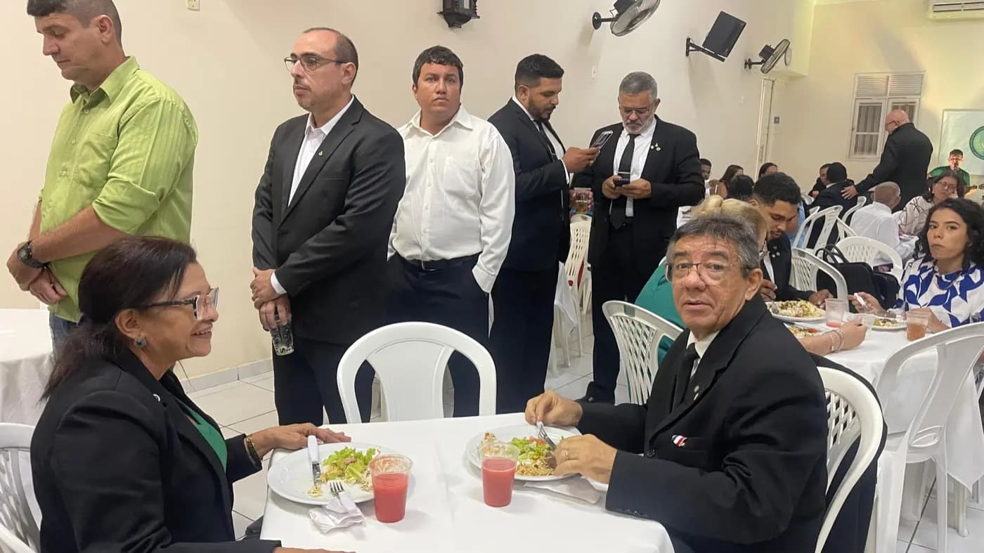 Registro fotográfico: PARTICIPAÇÃO DO GRÃO-MESTRE DO GOB/RN NA SESSÃO MAGNA DE INICIAÇÃO REALIZADA PELA LOJA MAÇÔNICA JOÃO CECÍLIO DA COSTA N° 2.116, ORIENTE DE NATAL/RN.