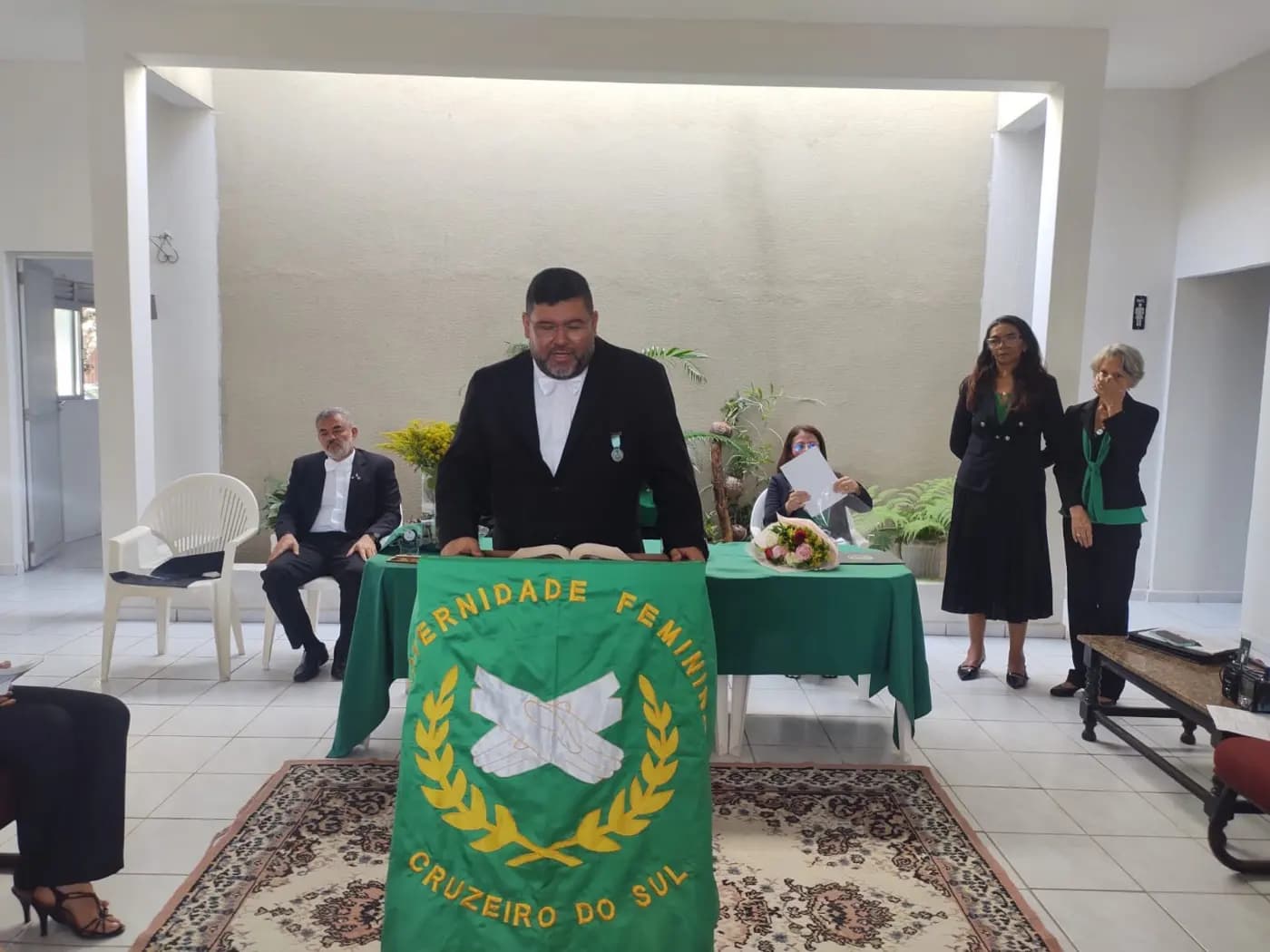 Registro fotográfico: SESSÃO MAGNA DE INSTALAÇÃO E POSSE DE VENERÁVEL MESTRE E POSSE DA NOVA DIRETORIA DA LOJA MAÇÔNICA UNIVERSITÁRIA ESTRELA NATALENSE Nº 4.122, RITO SCHRÖDER, ORIENTE DE PARNAMIRIM-RN, ELEITOS PARA O BIÊNIO 2025/2027.
