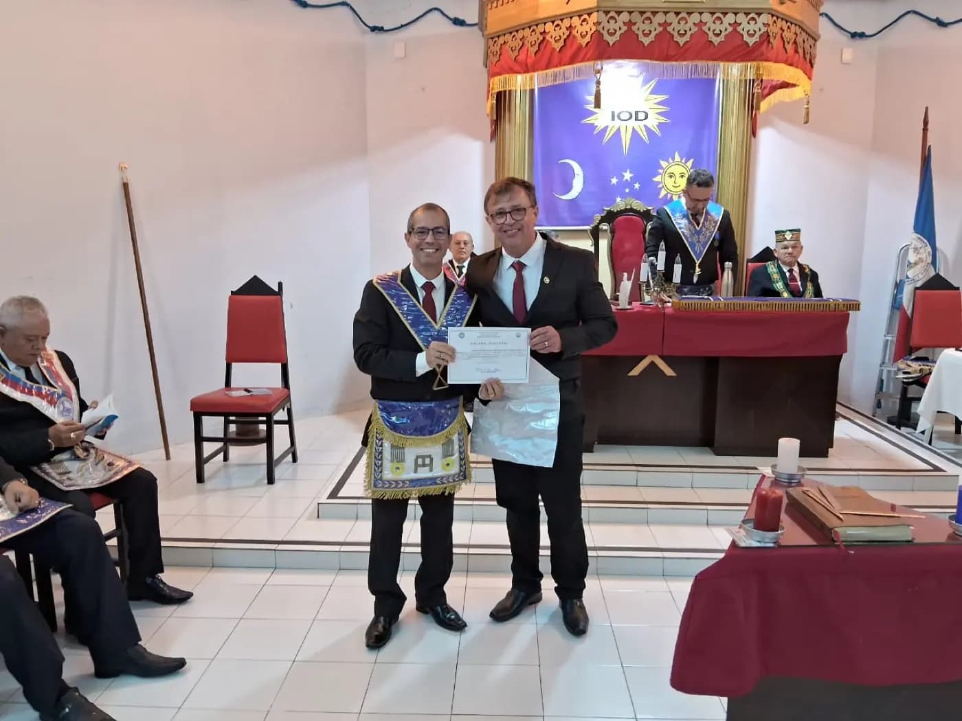 Registro fotográfico: SESSÃO MAGNA DE INSTALAÇÃO E POSSE DE VENERÁVEL MESTRE E POSSE DA NOVA DIRETORIA DA LOJA MAÇÔNICA UNIVERSITÁRIA MÁRIO VILAR DE MELO Nº 4.085, RITO BRASILEIRO, ORIENTE DE NATAL/RN, ELEITOS PARA O BIÊNIO 2025/2027.