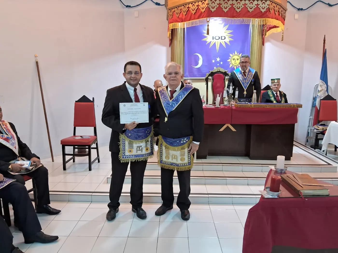 Registro fotográfico: SESSÃO MAGNA DE INSTALAÇÃO E POSSE DE VENERÁVEL MESTRE E POSSE DA NOVA DIRETORIA DA LOJA MAÇÔNICA UNIVERSITÁRIA MÁRIO VILAR DE MELO Nº 4.085, RITO BRASILEIRO, ORIENTE DE NATAL/RN, ELEITOS PARA O BIÊNIO 2025/2027.
