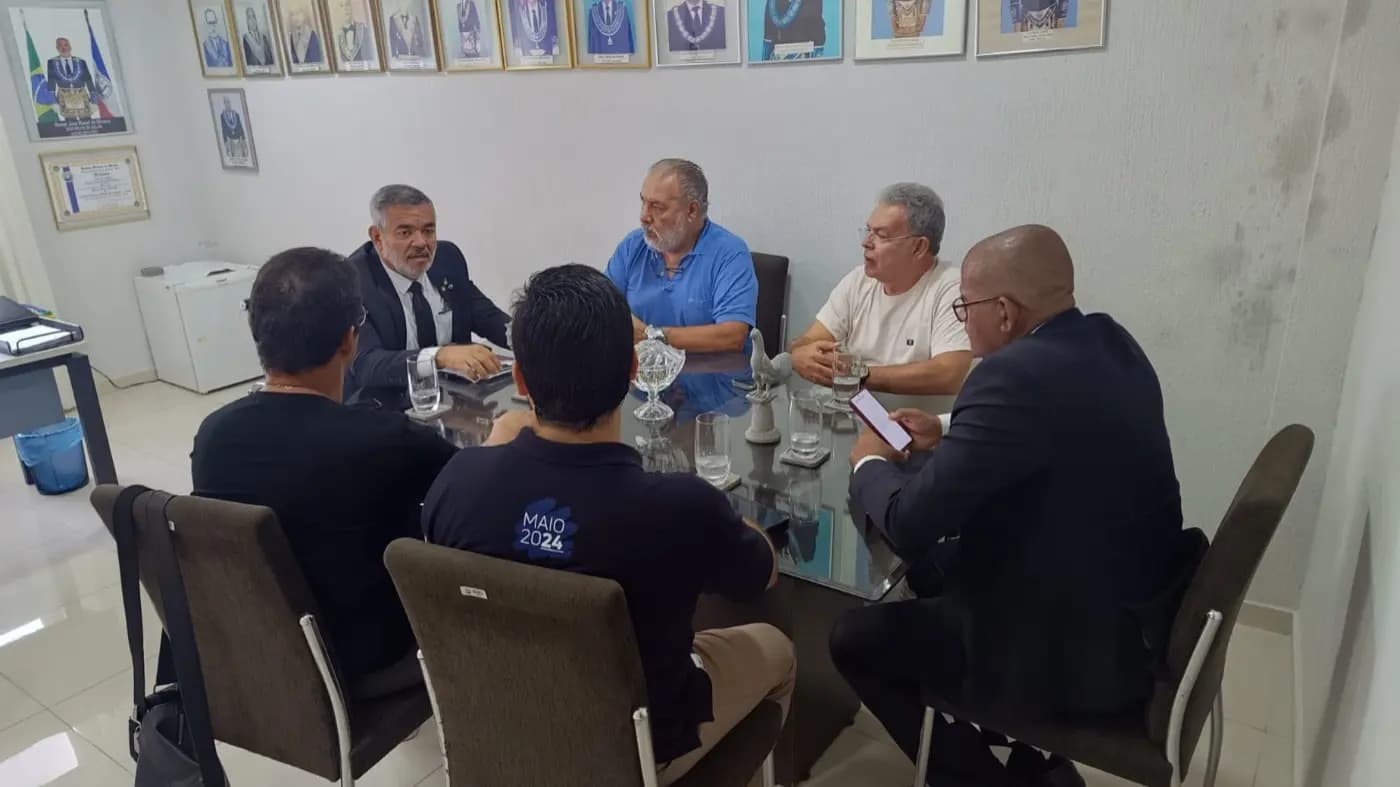 Registro fotográfico: REUNIÃO ADMINISTRATIVA COM INTEGRANTES DAS LOJAS MAÇÔNICAS INTERNACIONAL PRAIA DE PIPA Nº 4627, ORIENTE DE TIBAU DO SUL-RN, E TIKVAH Nº 4366, ORIENTE DE NATAL-RN.