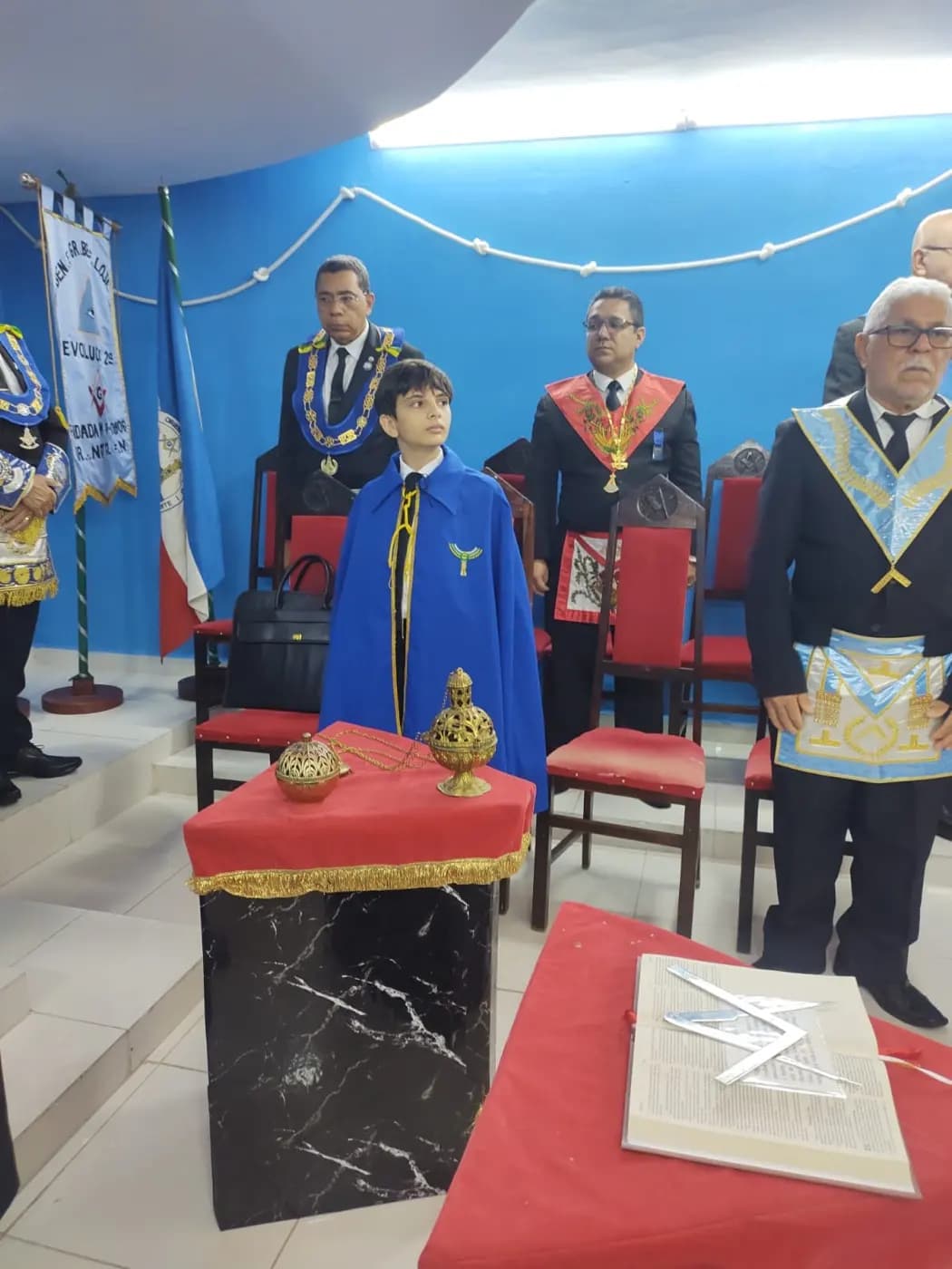 Registro fotográfico: SESSÃO MAGNA PÚBLICA ALUSIVA AO 119º ANO DE FUNDAÇÃO DA LOJA MAÇÔNICA EVOLUÇÃO SEGUNDA Nº 852, ORIENTE DE NATAL/RN.