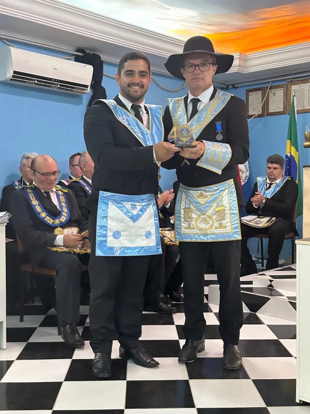 Registro fotográfico: SESSÃO MAGNA PÚBLICA ALUSIVA AO 40º ANO DE FUNDAÇÃO DA LOJA MAÇÔNICA MANOEL REGINALDO DA ROCHA N° 2.439, ORIENTE DE PAU DOS FERROS-RN