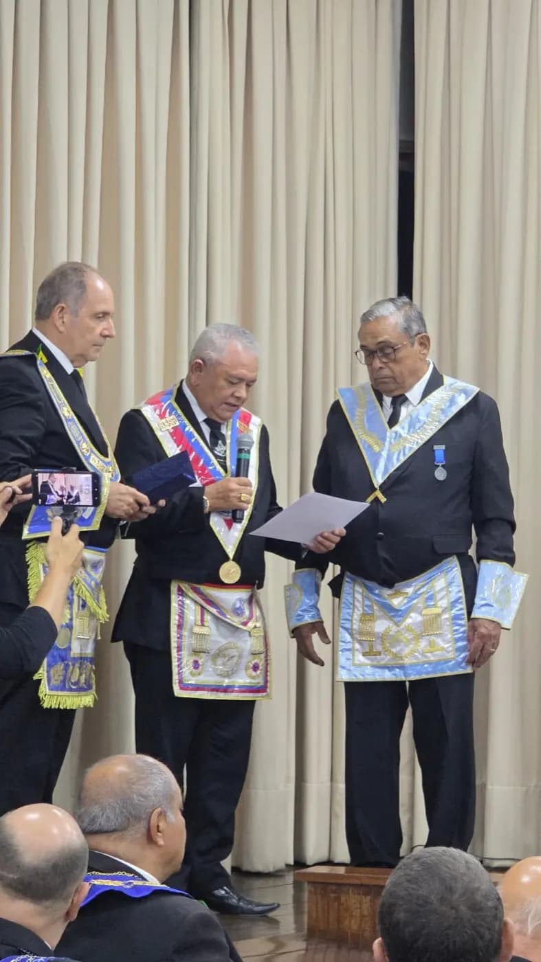 Registro fotográfico: PARTICIPAÇÃO DO GRÃO-MESTRE DO GOB-RN NA SOLENIDADE COMEMORATIVA AO ANIVERSÁRIO DOS 190 ANOS DE FUNDAÇÃO DA LOJA MAÇÔNICA 21 DE MARÇO Nº 152, ORIENTE DE NATAL/RN.