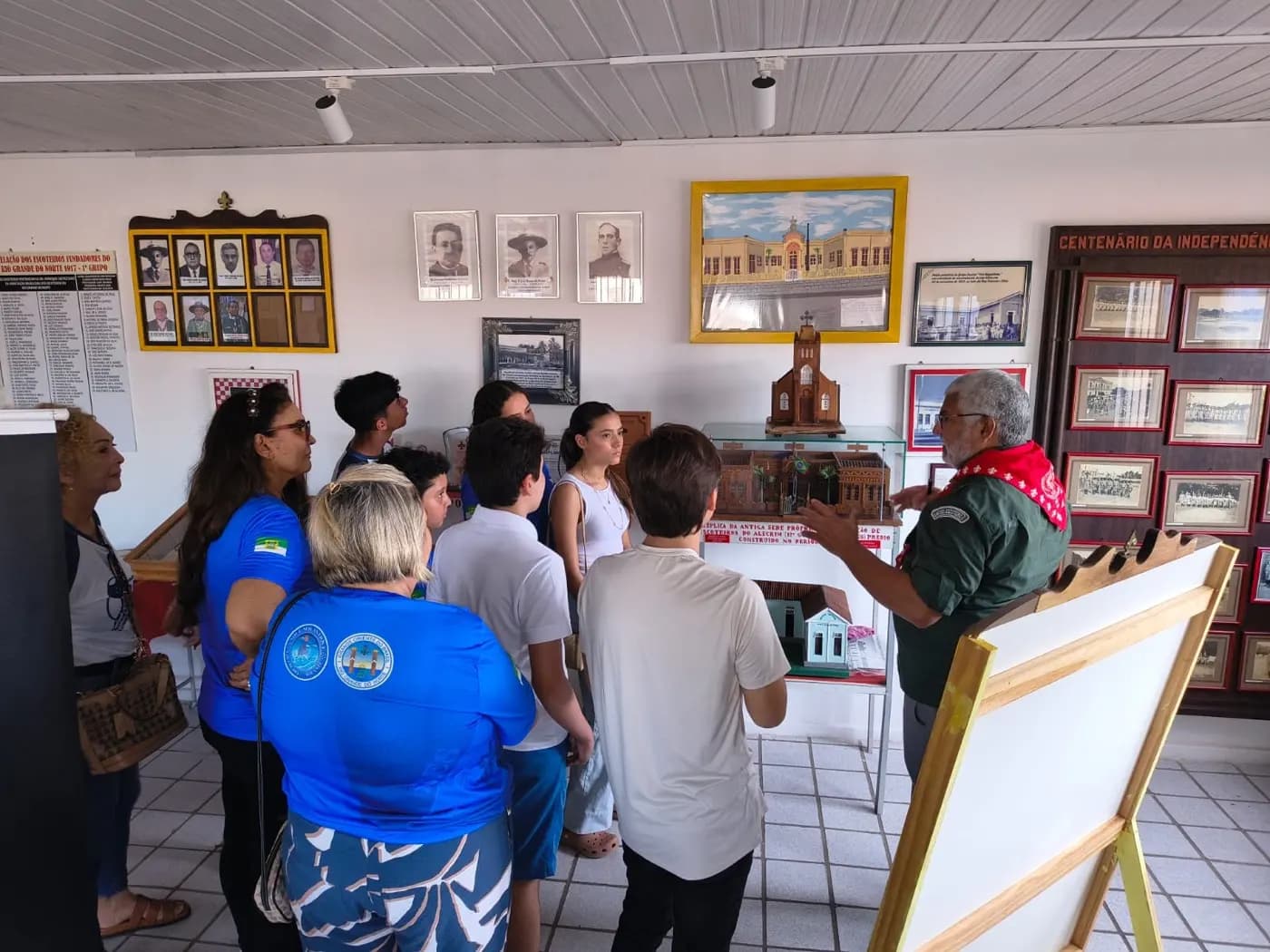 Registro fotográfico: PROJETO “O MELHOR PARA A SOCIEDADE” – APROXIMANDO A AÇÃO PARAMAÇÔNICA JUVENIL E O GRUPO DE ESCOTEIRO.