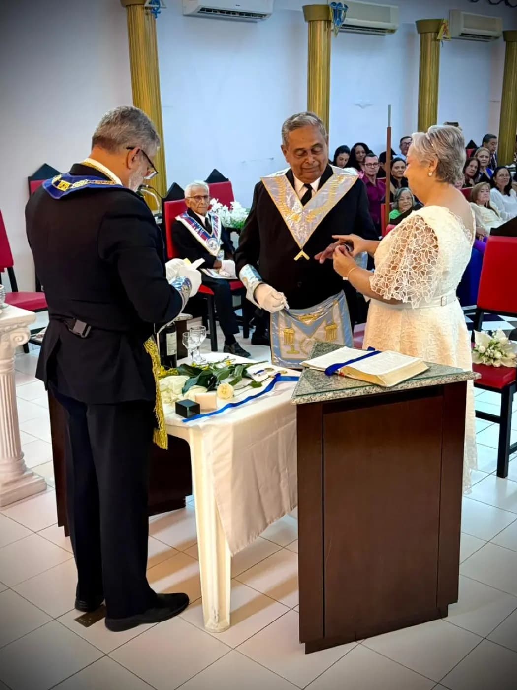 Registro fotográfico: CERIMÔNIA DE EXALTAÇÃO MATRIMONIAL DE BODAS DE OURO, REALIZADA NA LOJA MAÇÔNICA 21 DE MARÇO Nº 152, ORIENTE DE NATAL-RN.