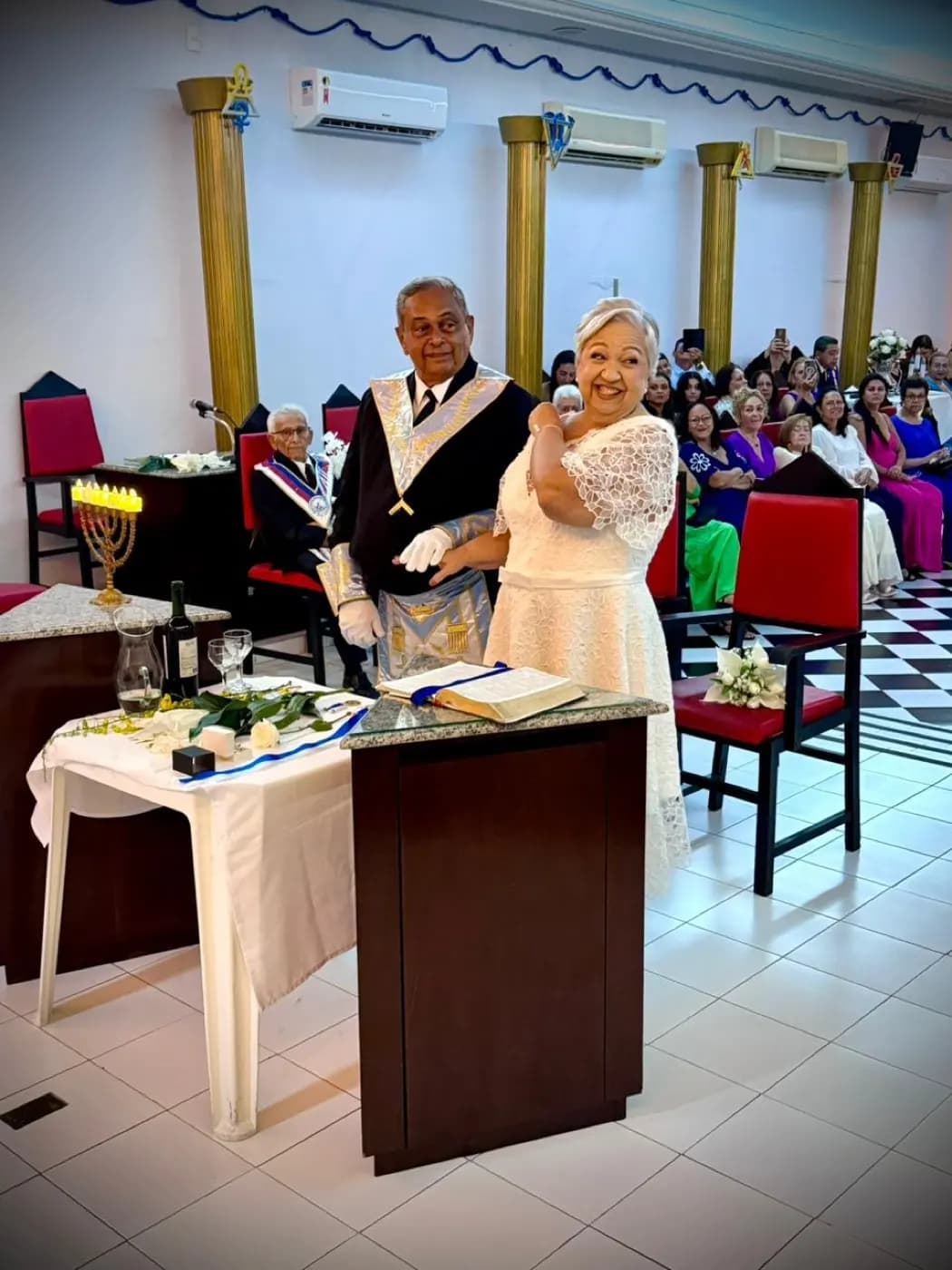 Registro fotográfico: CERIMÔNIA DE EXALTAÇÃO MATRIMONIAL DE BODAS DE OURO, REALIZADA NA LOJA MAÇÔNICA 21 DE MARÇO Nº 152, ORIENTE DE NATAL-RN.