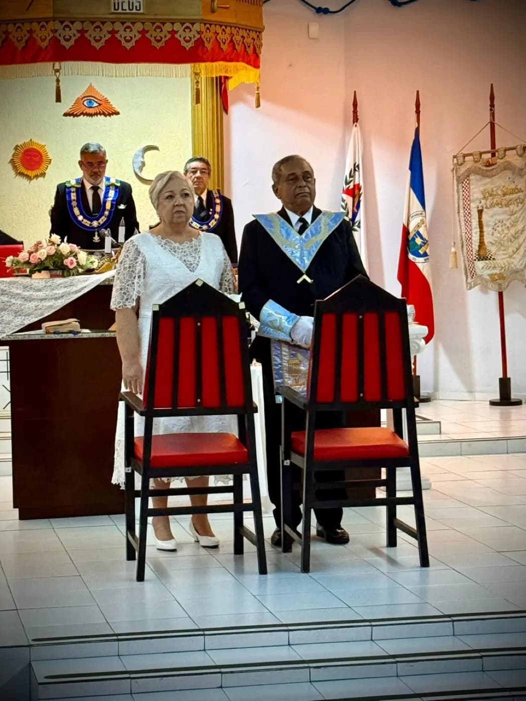 Registro fotográfico: CERIMÔNIA DE EXALTAÇÃO MATRIMONIAL DE BODAS DE OURO, REALIZADA NA LOJA MAÇÔNICA 21 DE MARÇO Nº 152, ORIENTE DE NATAL-RN.
