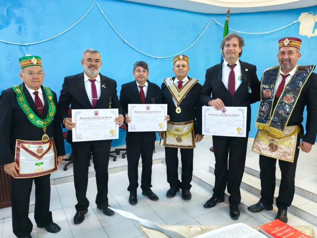 Registro fotográfico: PODEROSO GRANDE CONSELHO KADOSCH FILOSÓFICO UNIÃO NATALENSE N° 141, DA 1ª DELEGACIA LITÚRGICA DO RITO BRASILEIRO – SESSÃO DE INICIAÇÃO NO GRAU 29.