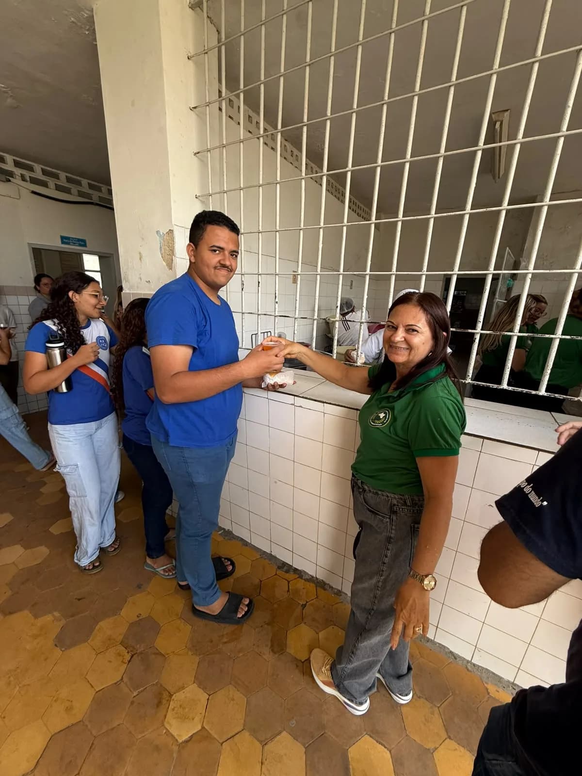 Irmãos reunidos no Templo, em fotografia oficial da Zélia Macedo