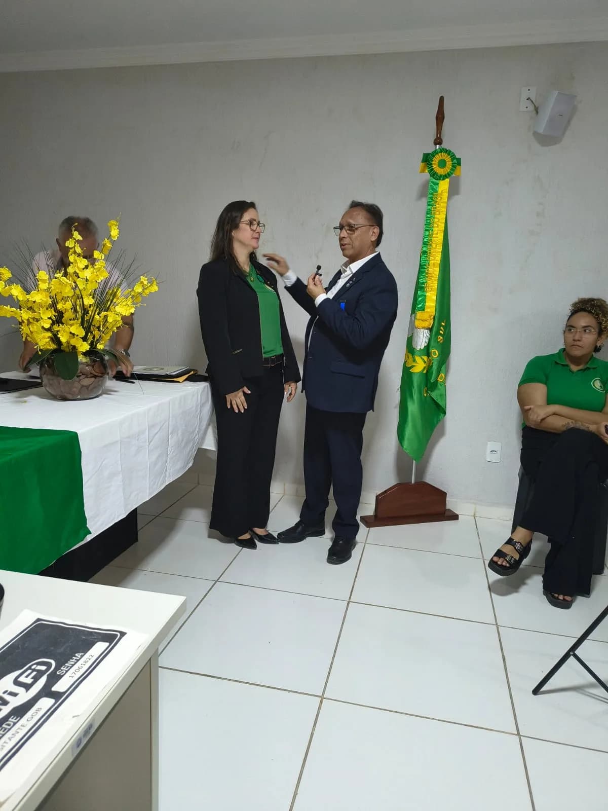 Irmãos reunidos no Templo, em fotografia oficial da Inauguração da Sala “acácia Potiguar”