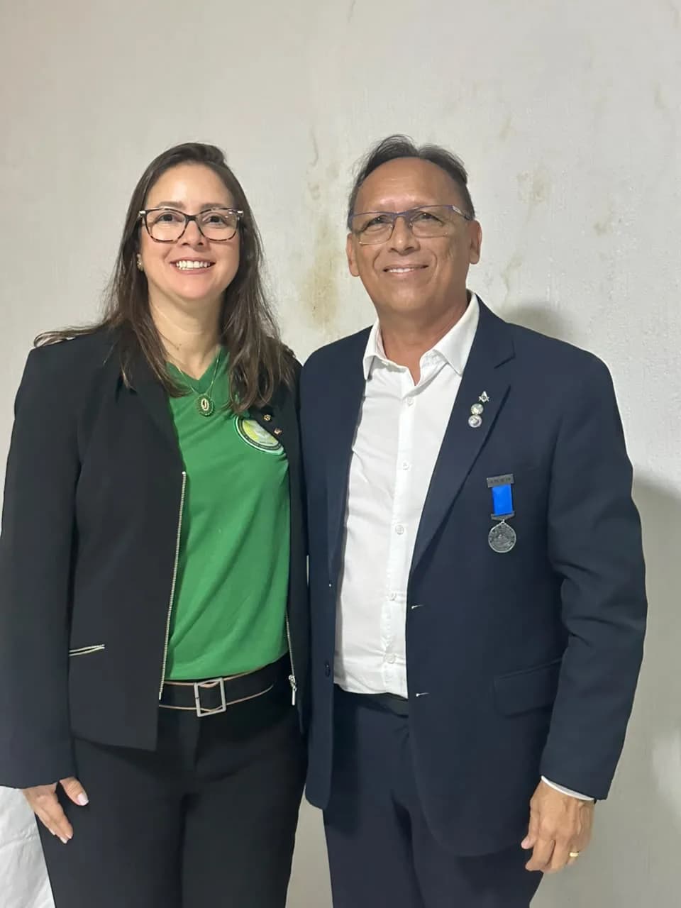 Irmãos reunidos no Templo, em fotografia oficial da Inauguração da Sala “acácia Potiguar”