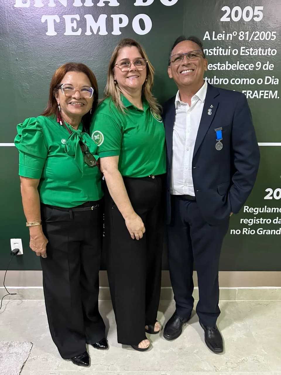 Irmãos reunidos no Templo, em fotografia oficial da Inauguração da Sala “acácia Potiguar”